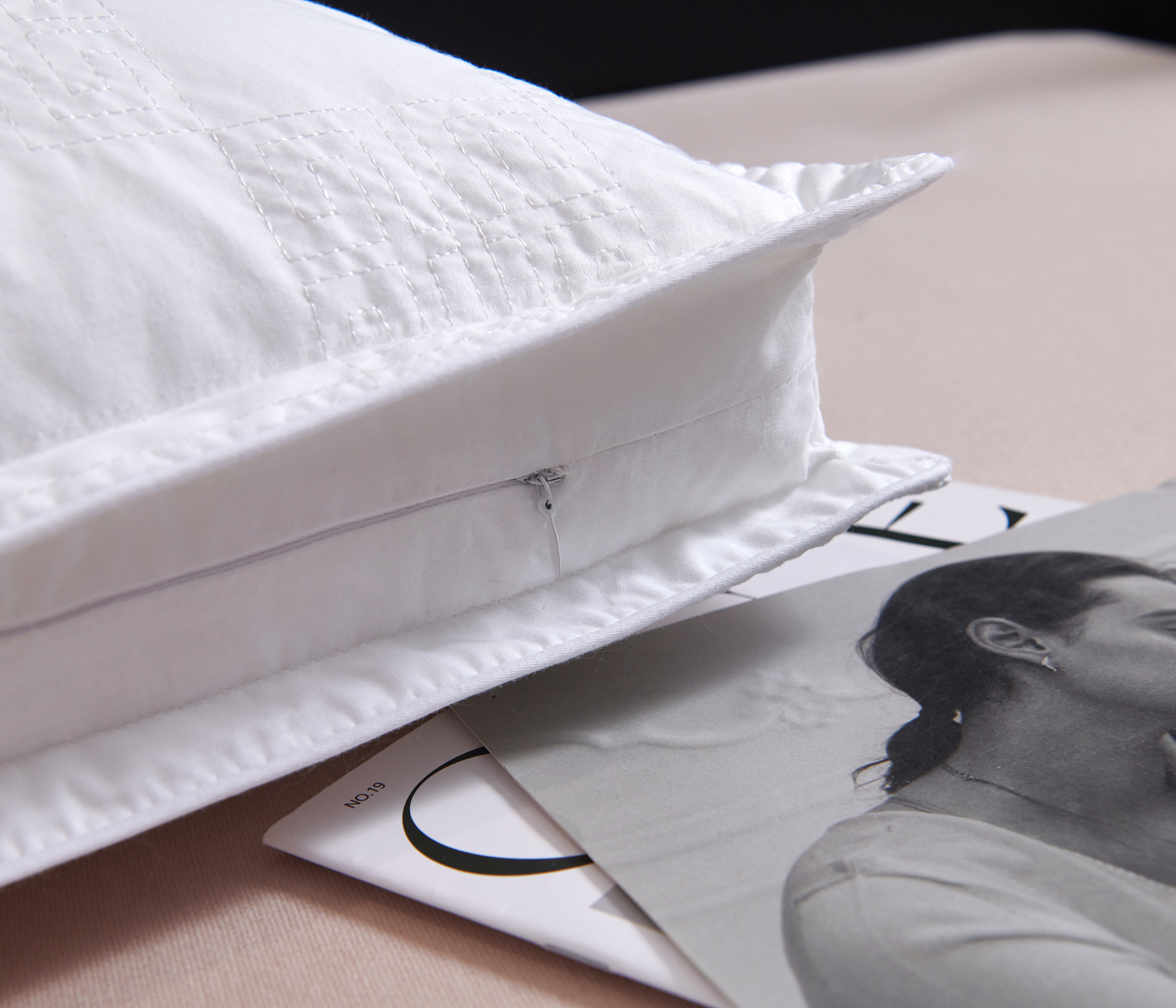 五星級立體羽絲絨枕(高級飯店款)(附贈精美提袋一個)