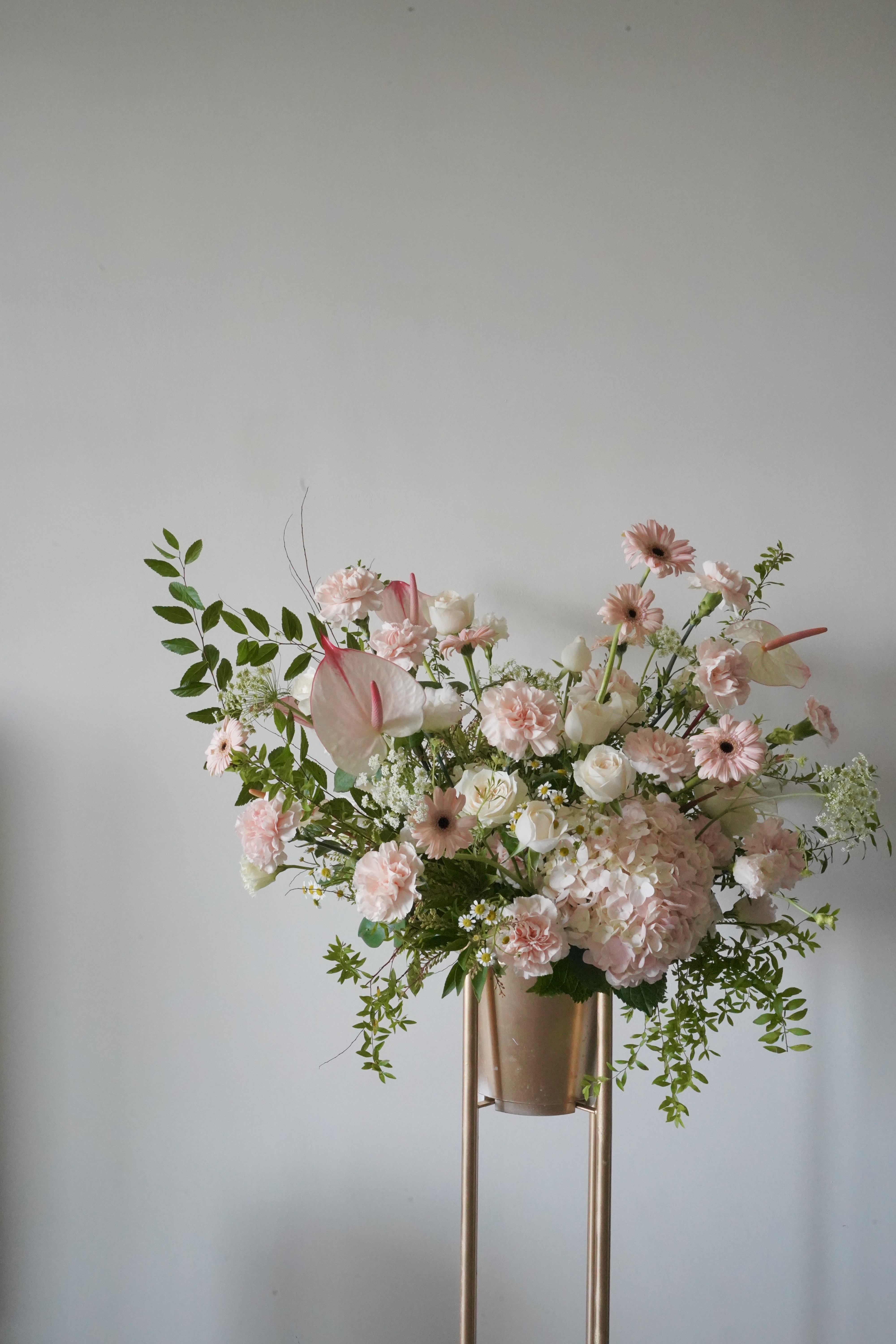 Blooming.sein 林粼花藝設計 高架花籃 開幕花禮 花禮 粉白色系