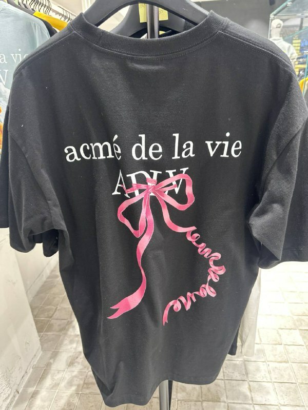 [S] ADLV BIG RIBBON PRINT T-SHIRT,BLACK, 24FWTP-SSLGRBS-BLK (SAV359)