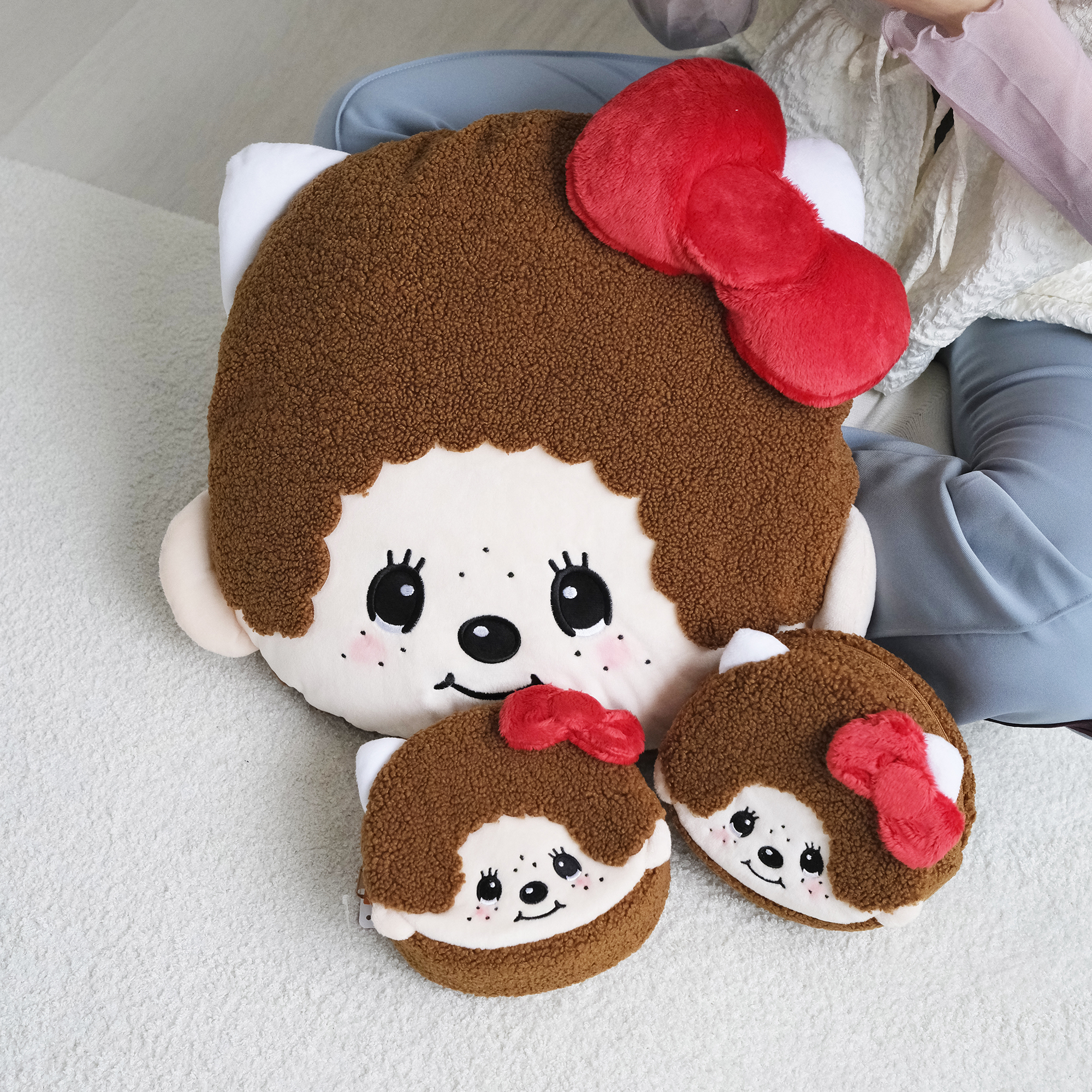 現貨┃Monchhichi x Hello Kitty 三麗鷗 聯名 夢奇奇 毛毛 抱枕 收納包