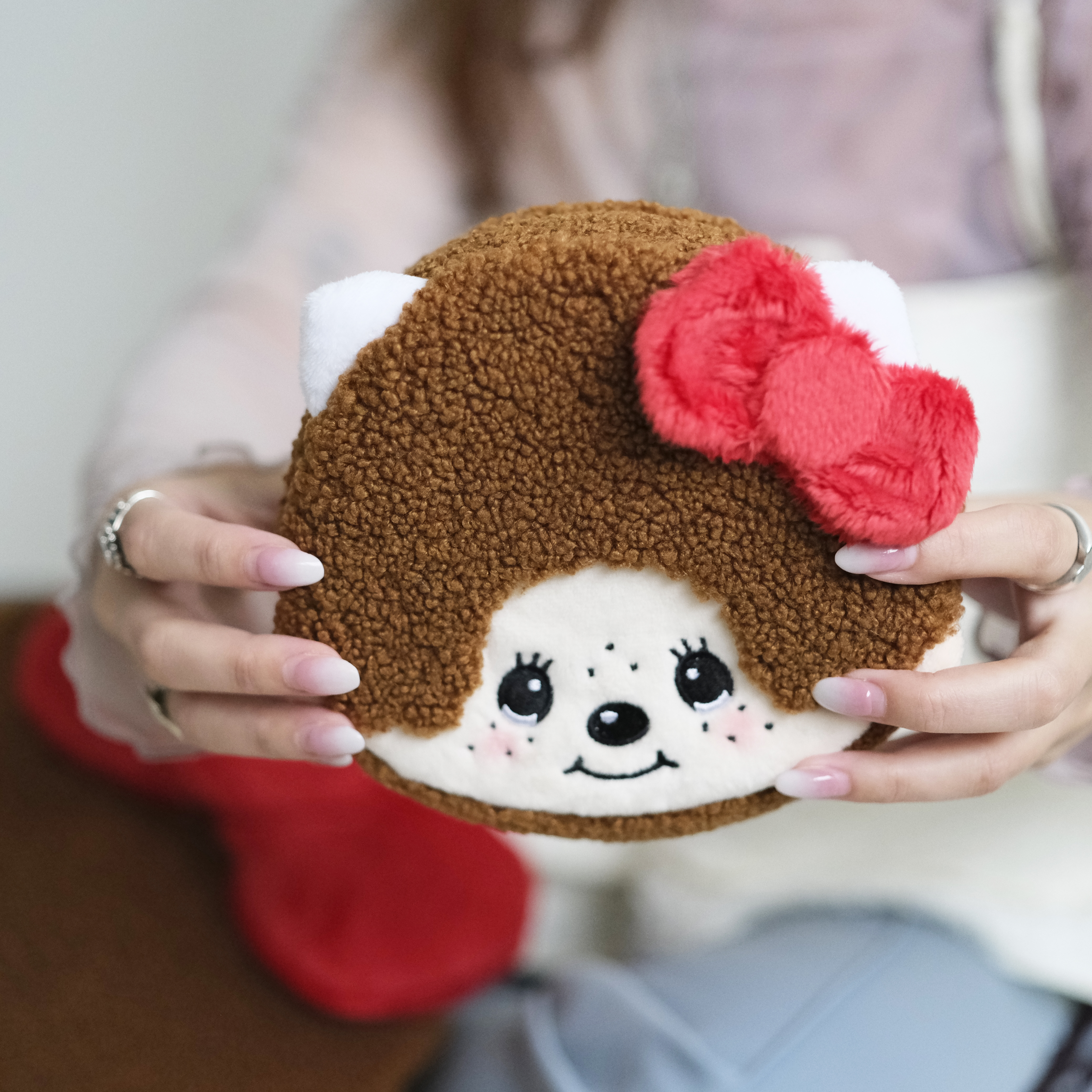 現貨┃Monchhichi x Hello Kitty 三麗鷗 聯名 夢奇奇 毛毛 抱枕 收納包