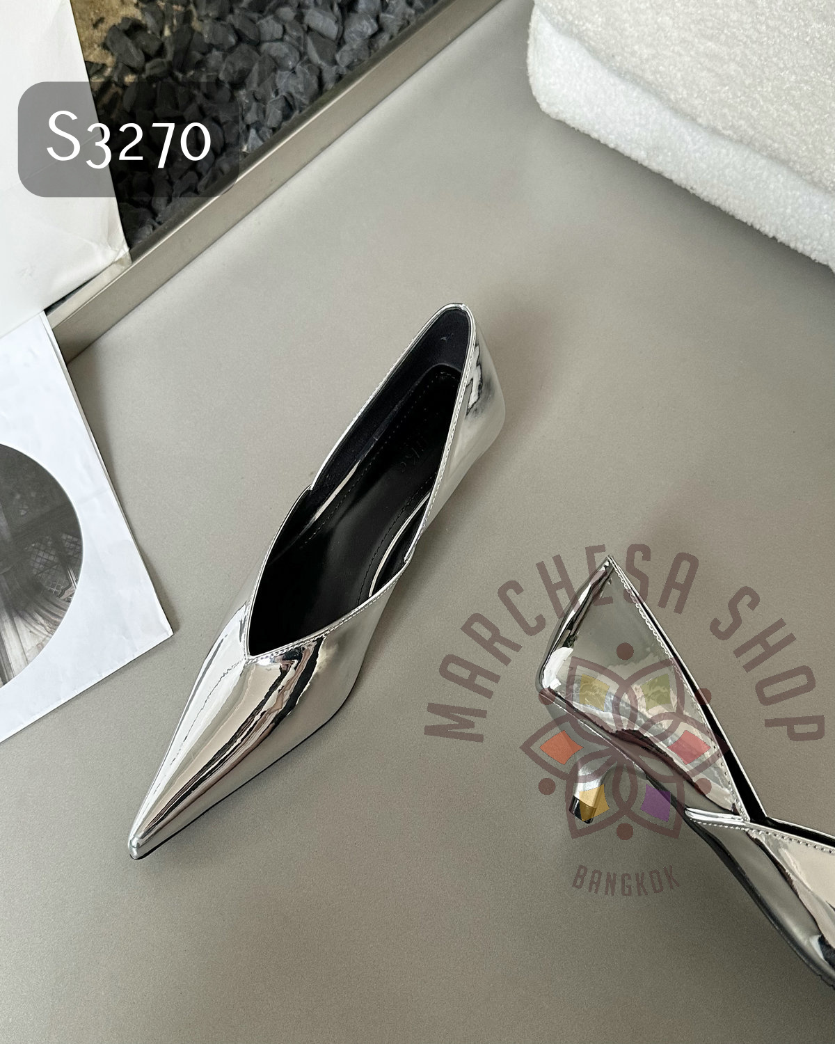 S3270 - 羊皮鏡面側V口尖頭低踭鞋