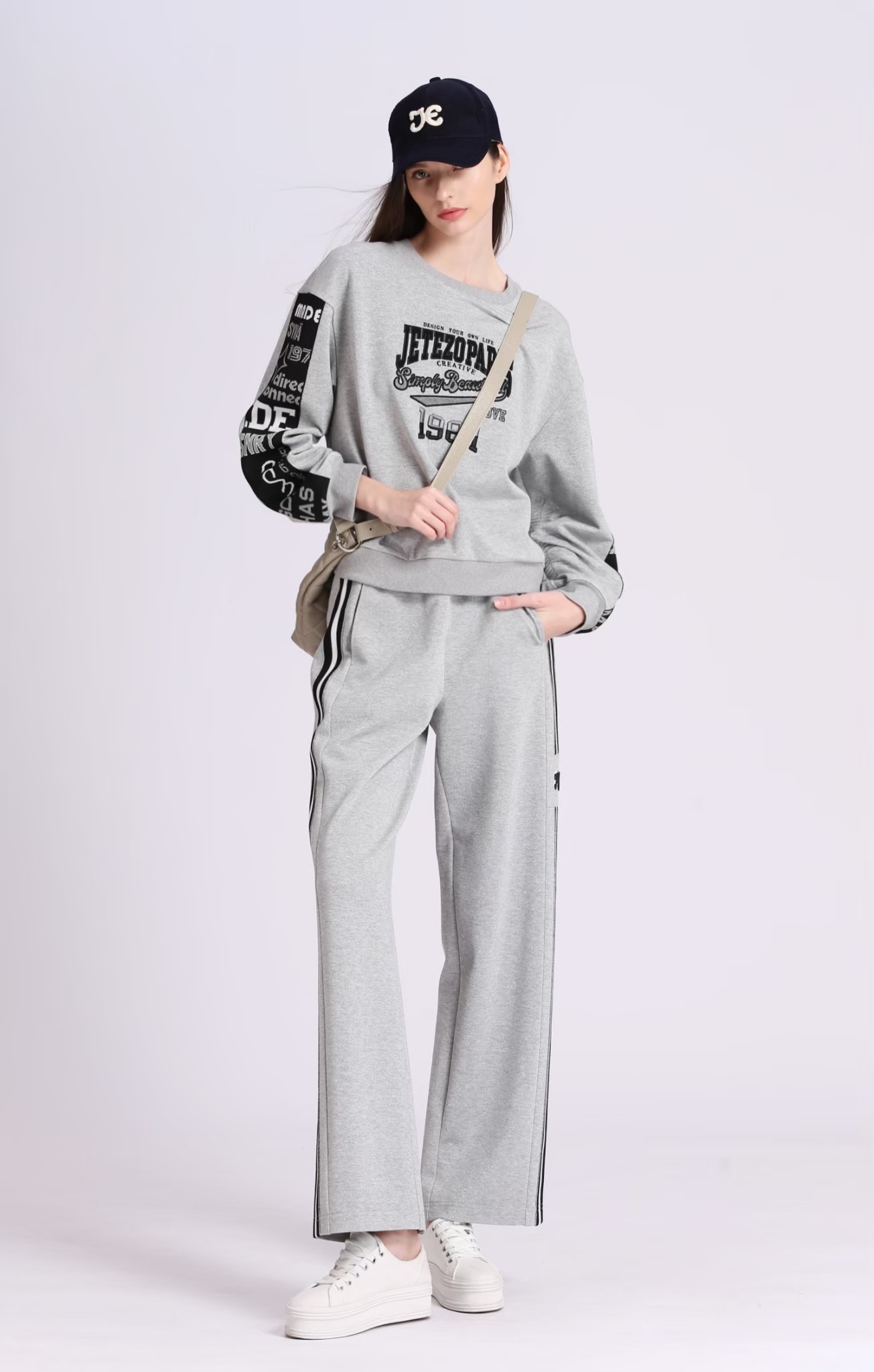 BD15362A1 復古校隊字母拼接袖大學T