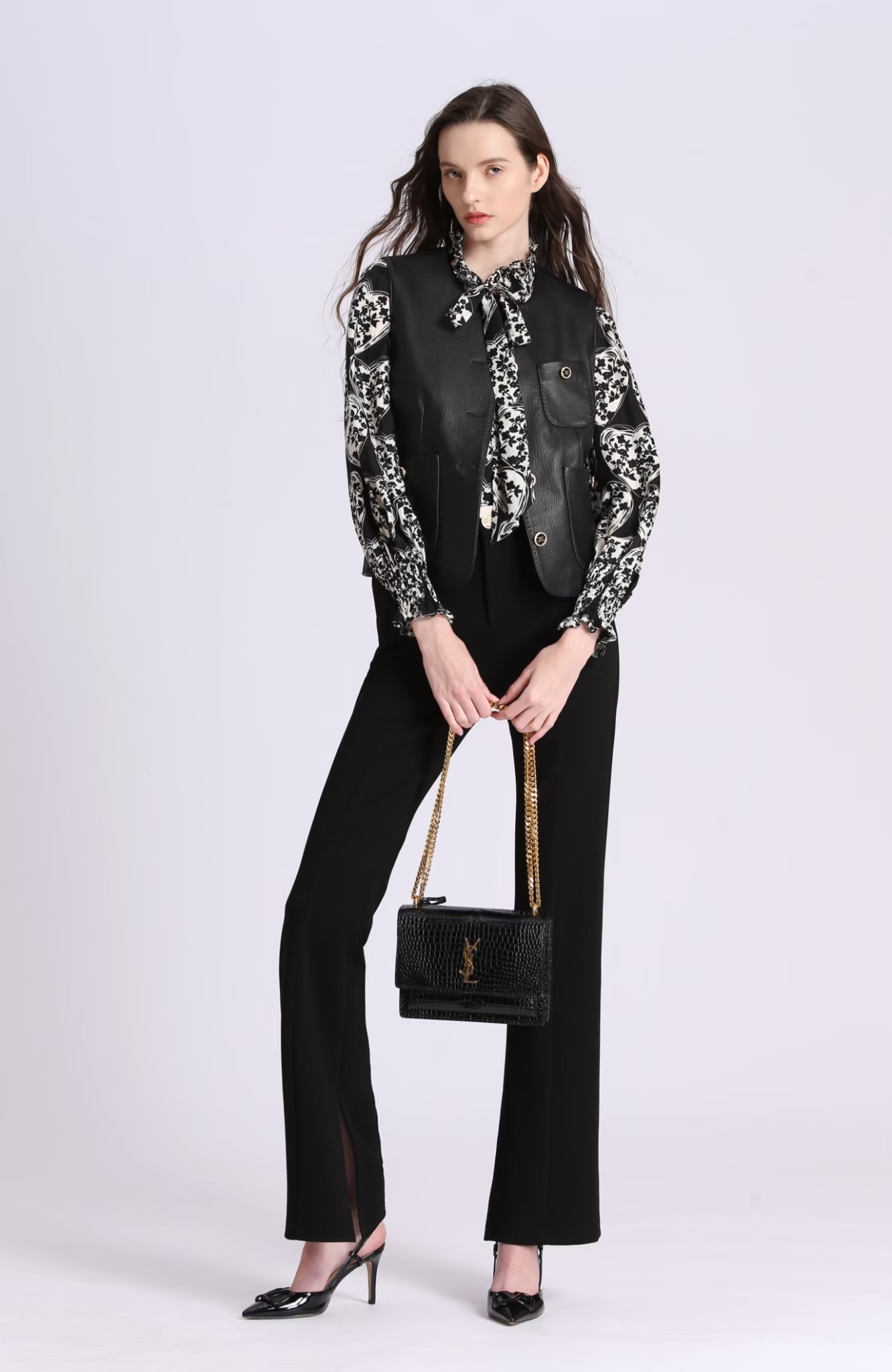 BD15001A1 新優雅斜紋段愛心花縮折袖領巾女衫