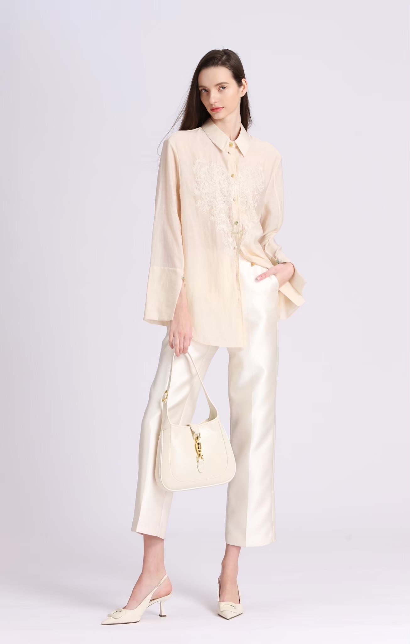 BD15107A1 時光之旅蝴蝶刺繡玉扣長襯衫