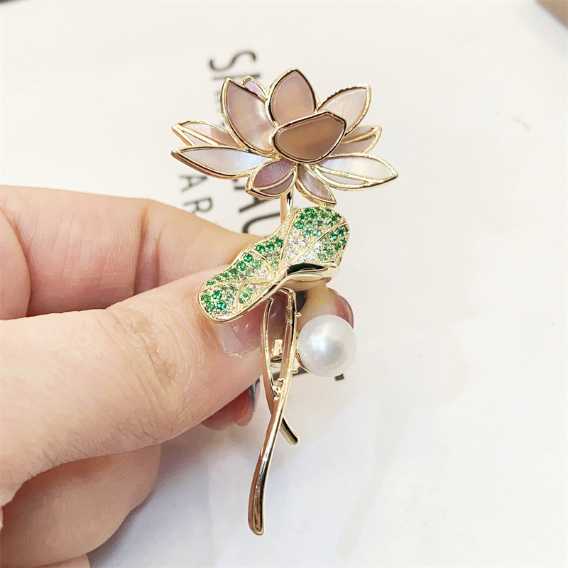 天然粉貝母蓮花胸針
