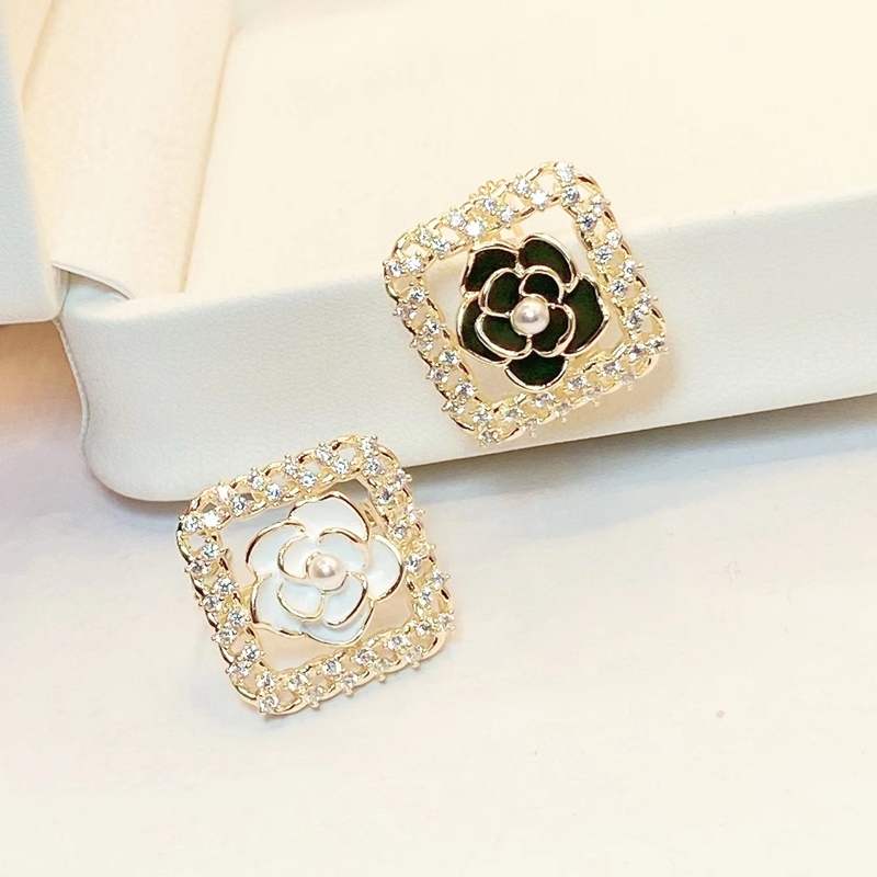 山茶花鑲鑽胸針