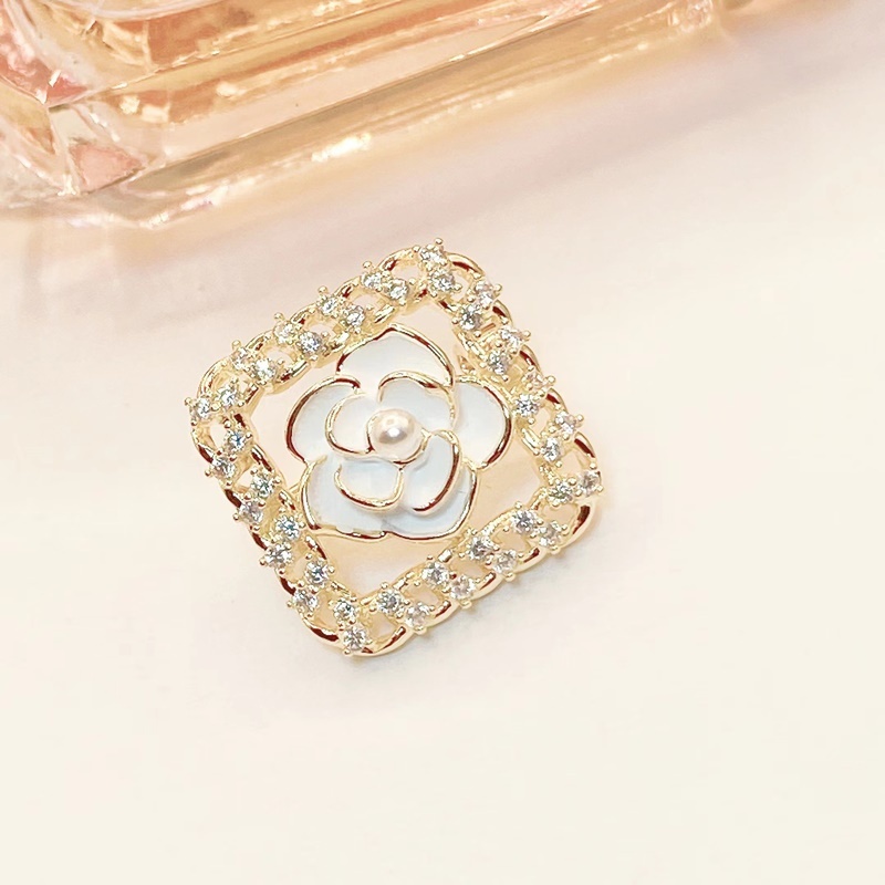 山茶花鑲鑽胸針