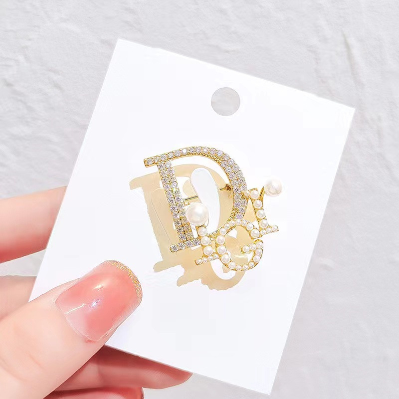 鑲鑽珍珠大D胸針