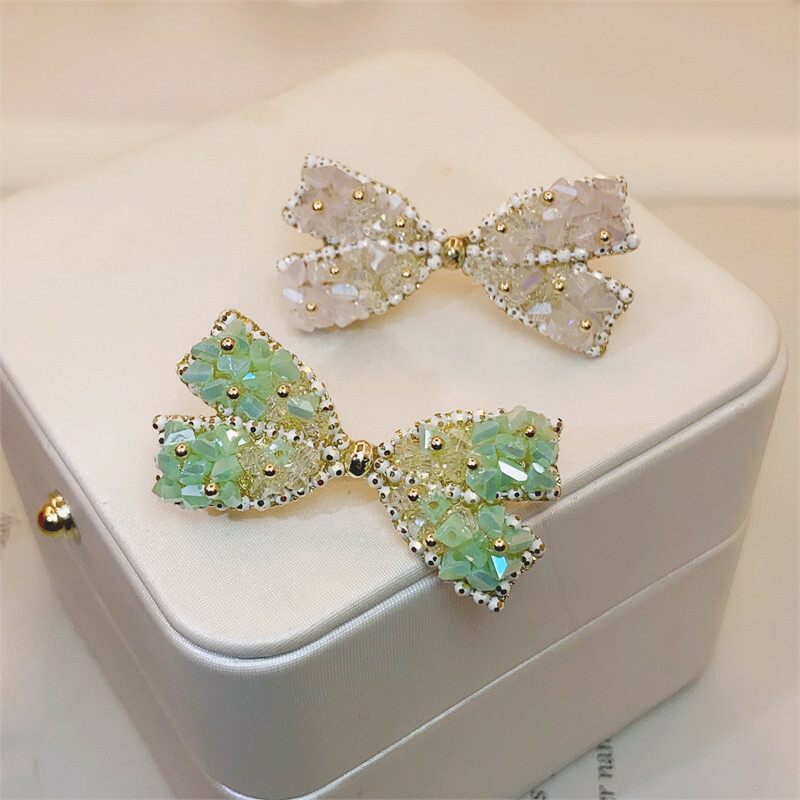 蝴蝶結水晶胸針