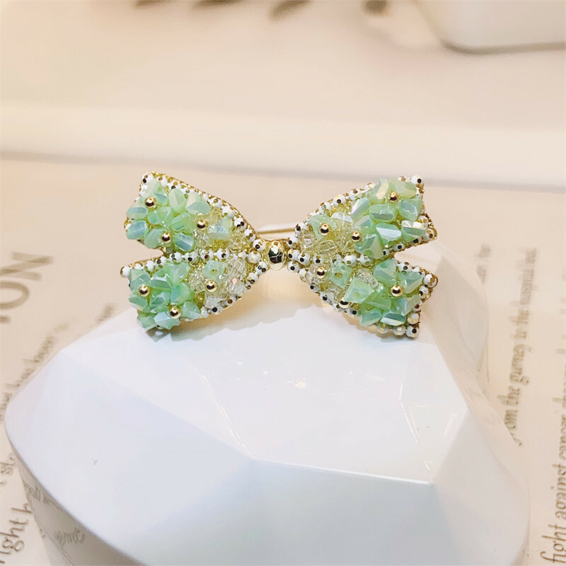 蝴蝶結水晶胸針