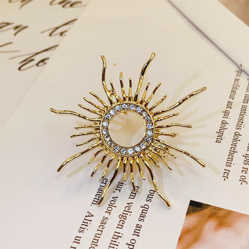 太陽神鑲鑽胸針