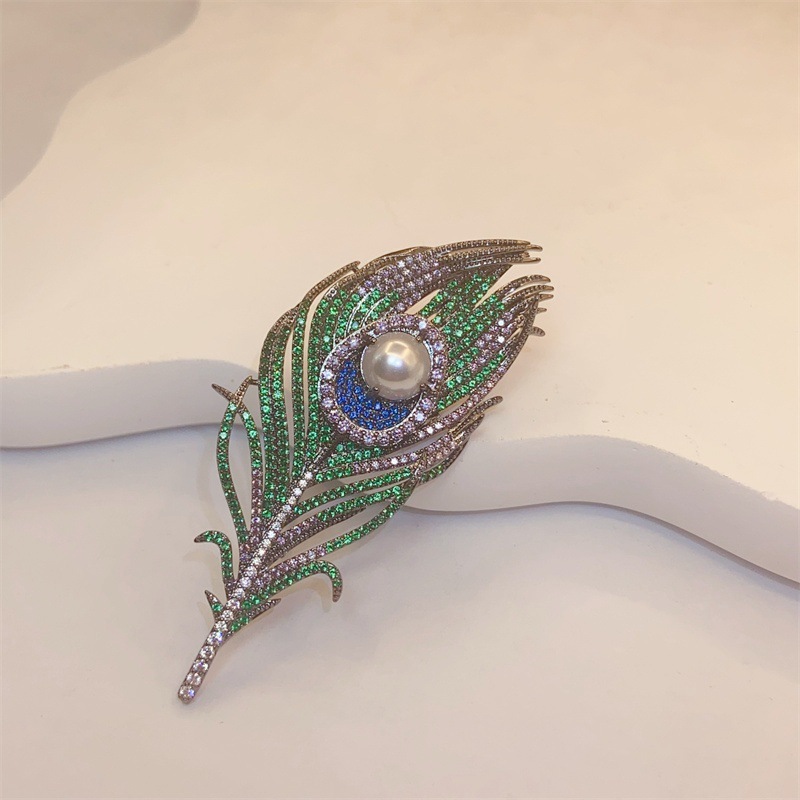 孔雀羽毛胸針