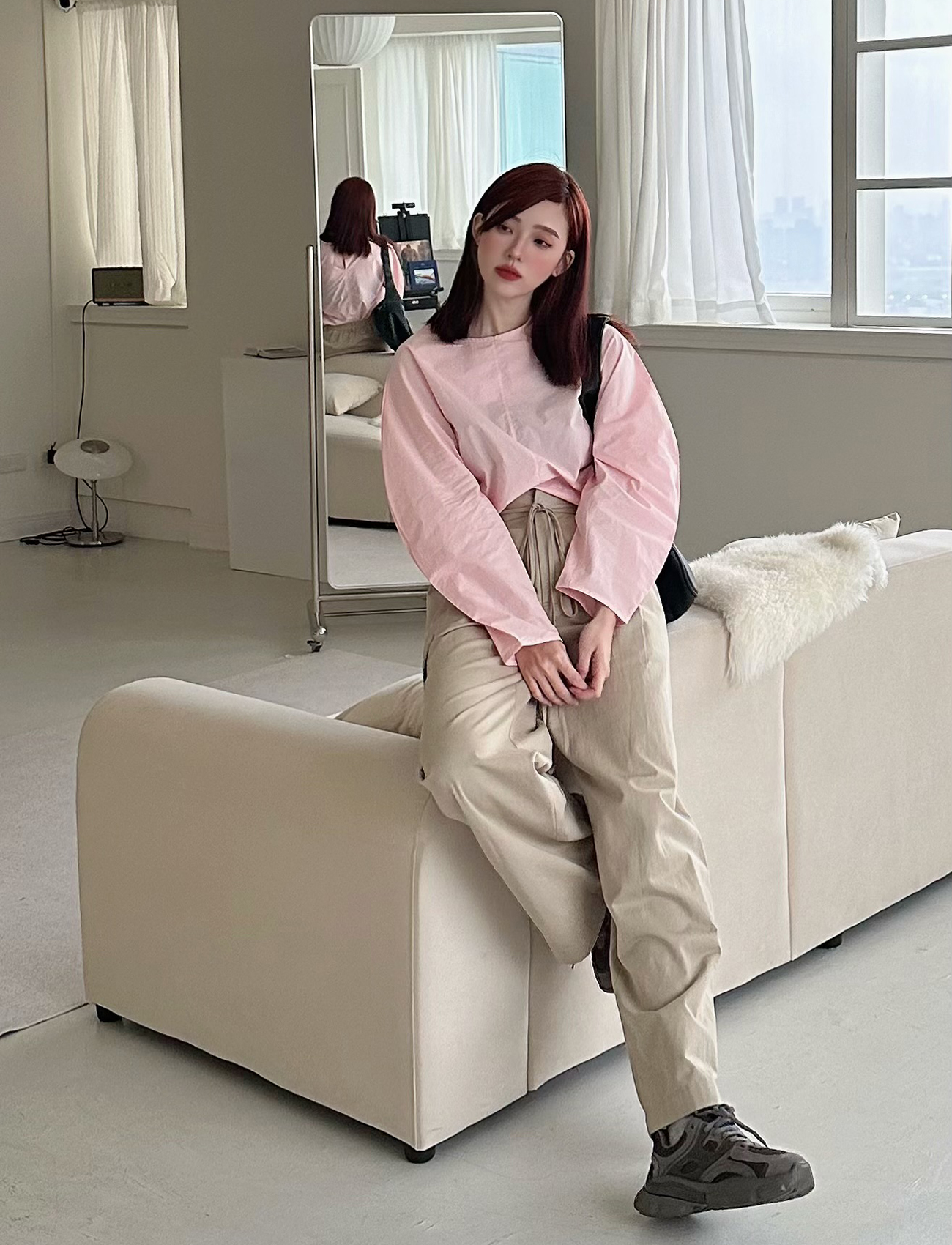 極簡背釦長袖上衣