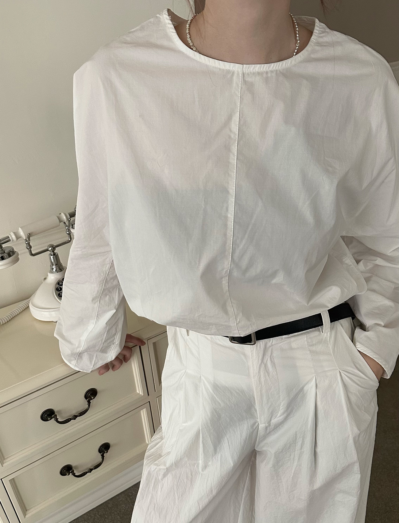 極簡背釦長袖上衣