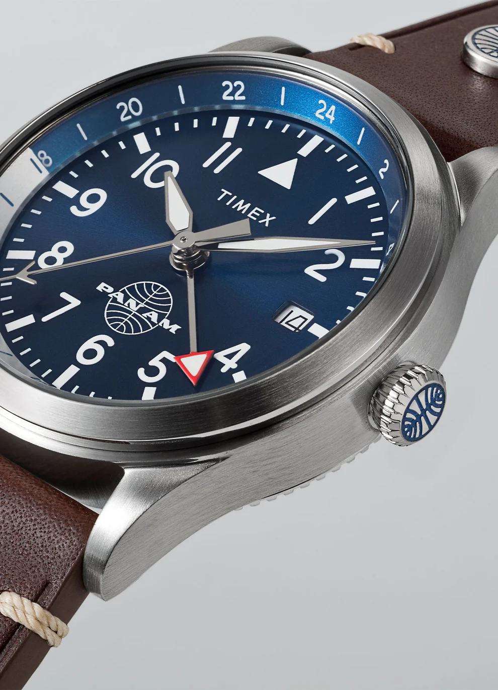 萬年鐘錶 - TIMEX 天美時 Timex X Pan Am  泛美航空GMT兩地時間聯名飛行員設計皮革款男錶 TW2W97300  錶徑39MM