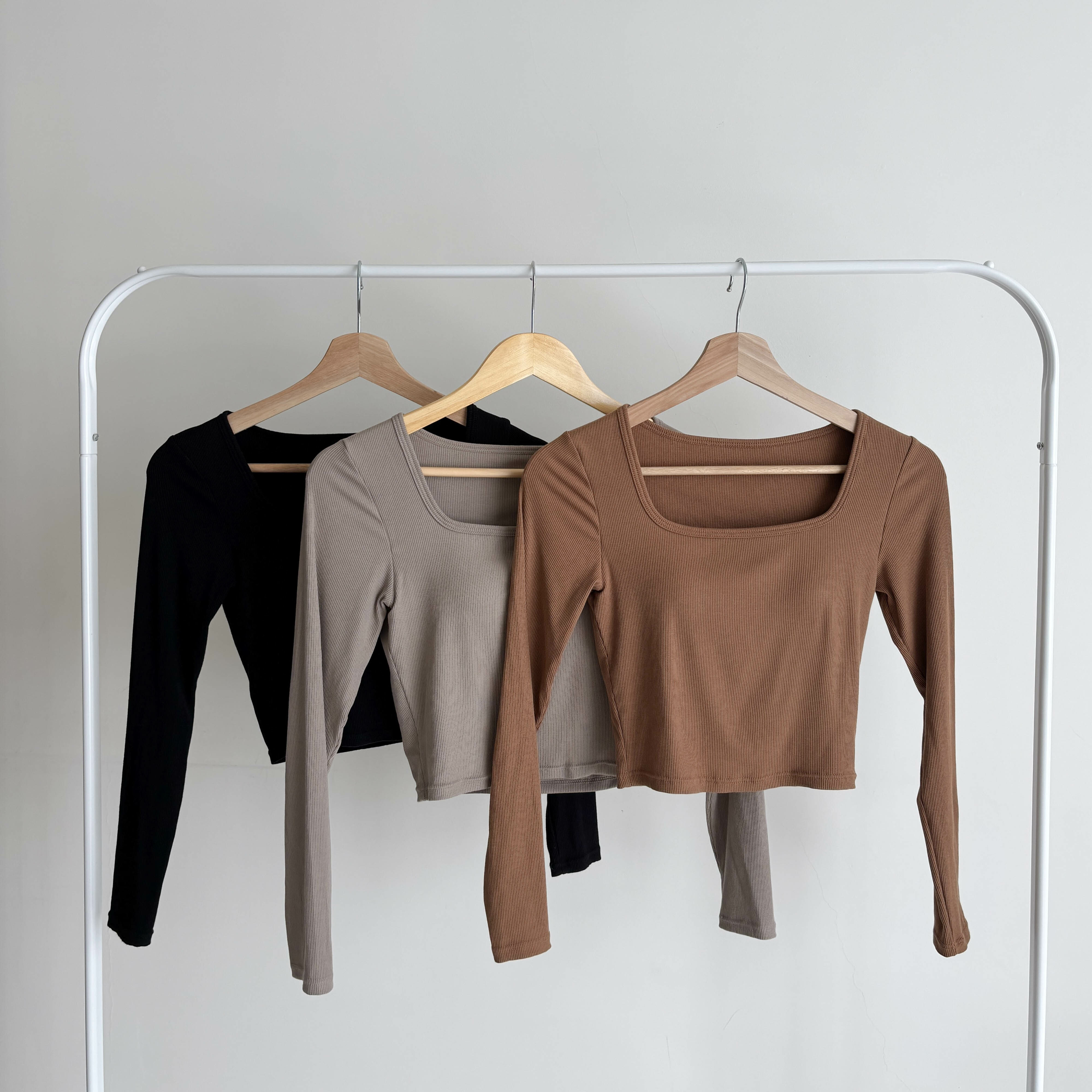 方領坑條短版bra T（現貨）