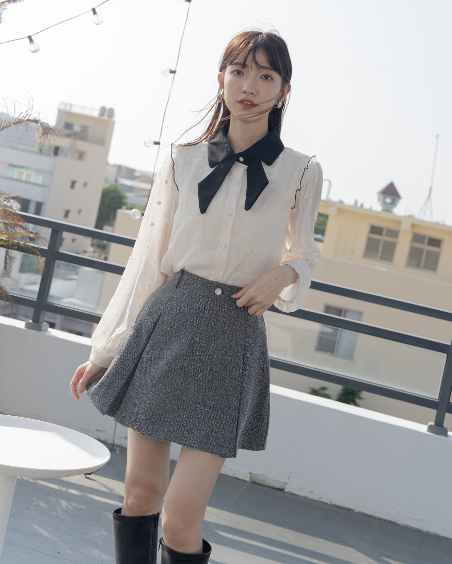 撞色蝴蝶結領珠光刺繡襯衫