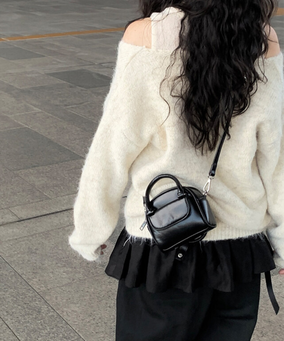 韓國連線🇰🇷 Anyonemore 迷你皮革斜背包 皮革 小包 側背包 手提包 黑色/預購