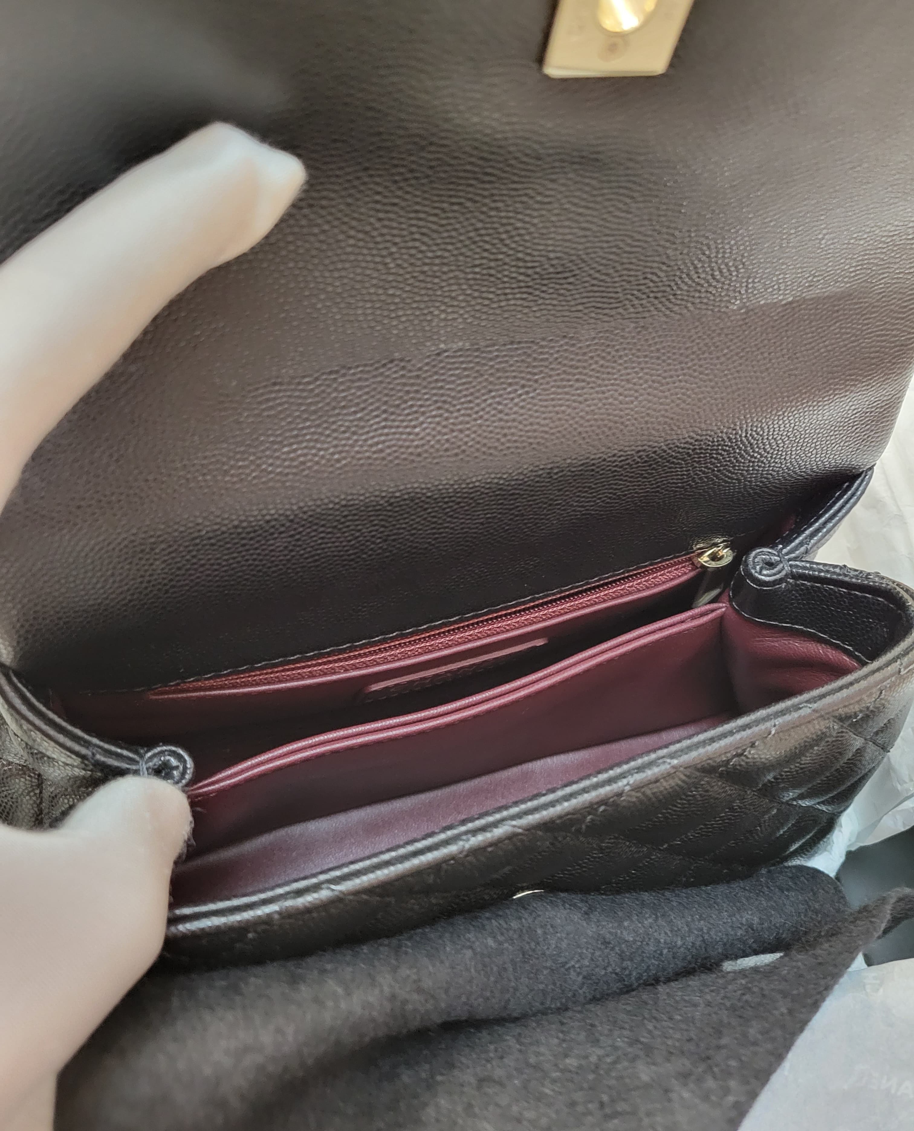 未使用品 UNUSED/99 % NEW CHANEL COCO HANDLE SMALL BLACK GOLD 黑色金扣 A92990