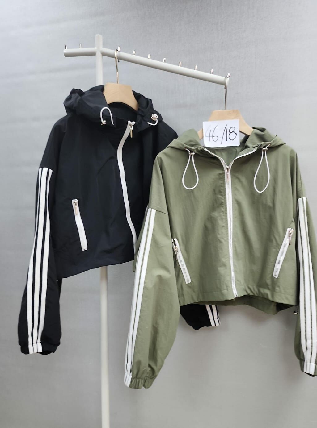 ca14959  有帽拉鏈風衣  $159/1 299/2  胸46  長18