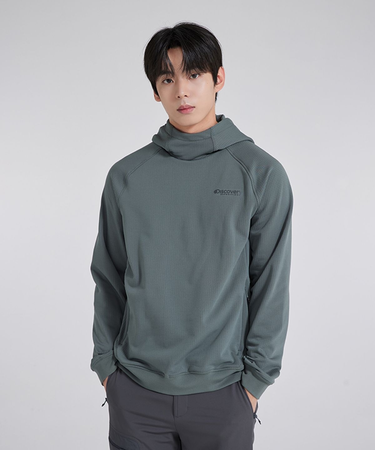 【代購】Discovery 探索 男 刺繡 LOGO 臂繡章 長袖 帽T DMHD79046