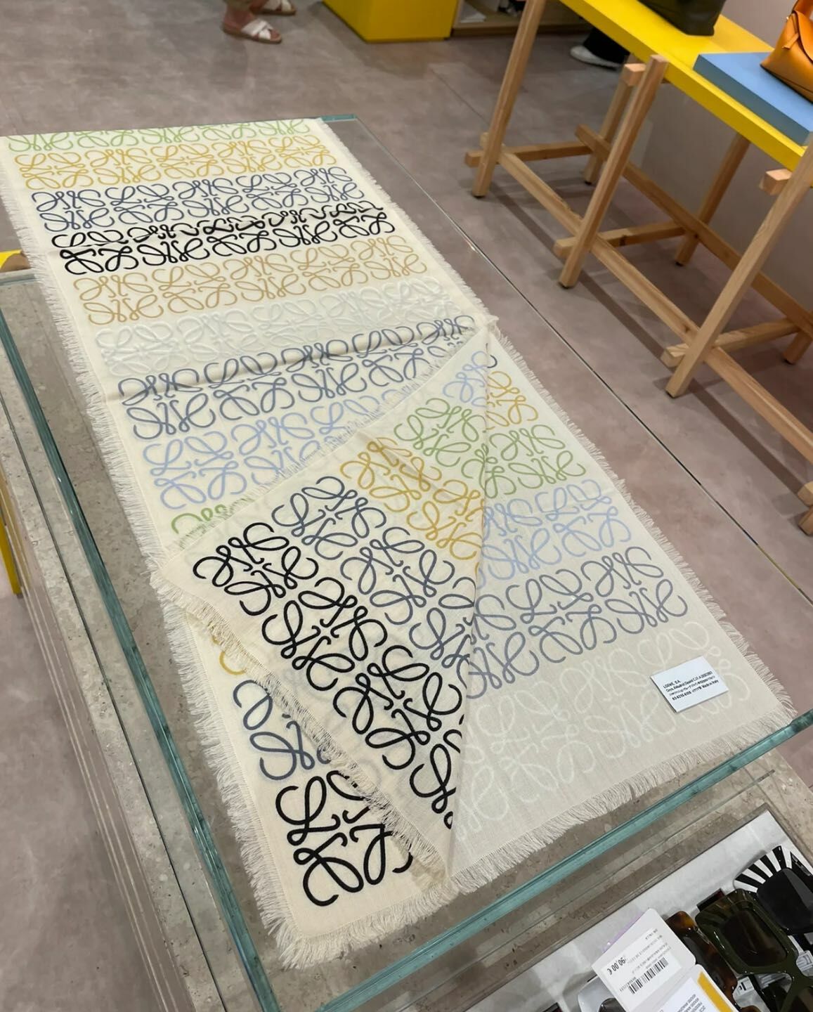 LOEWE 彩色logo頸巾 -M