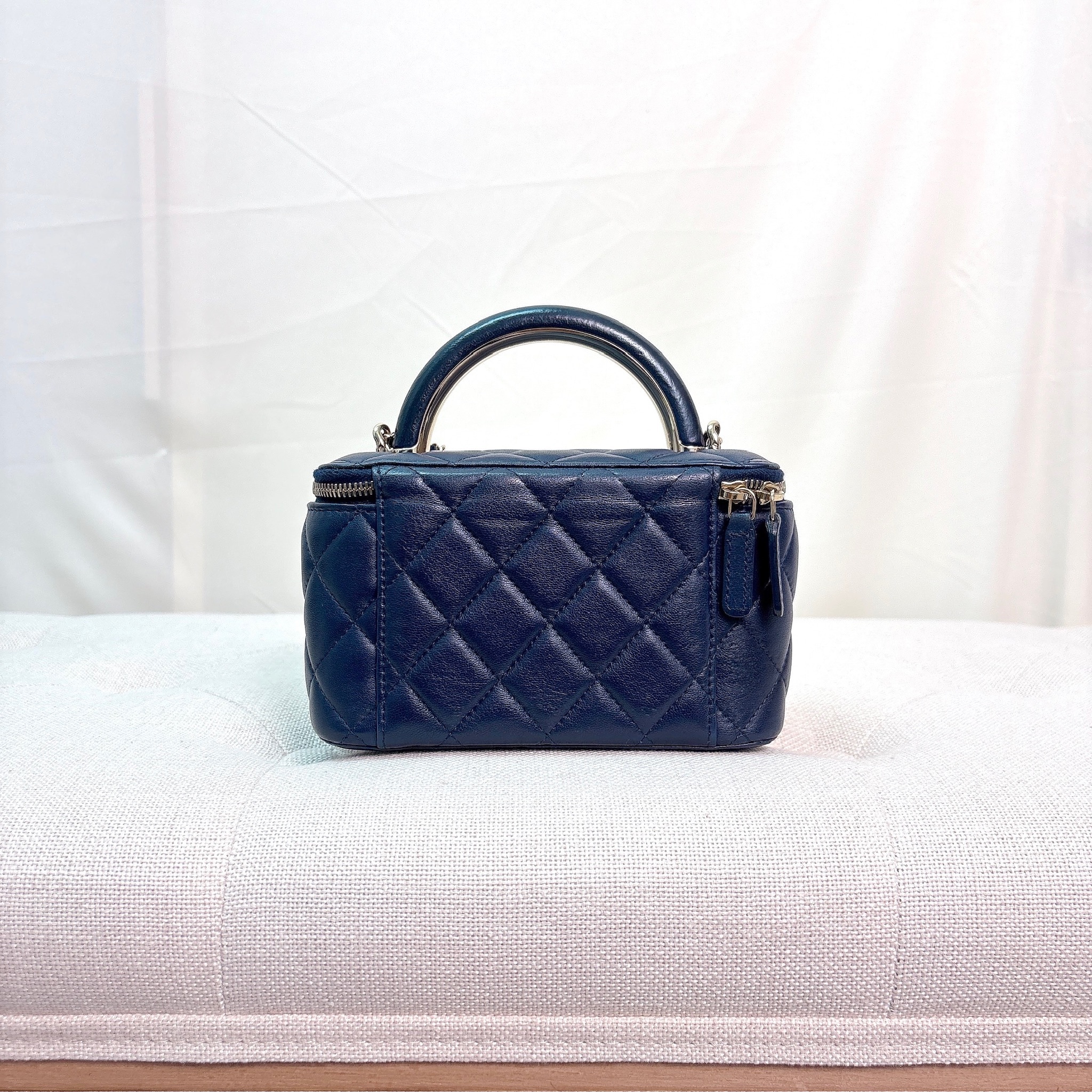 Chanel Timeless Classic Handle Vanity - Navy / Ghw