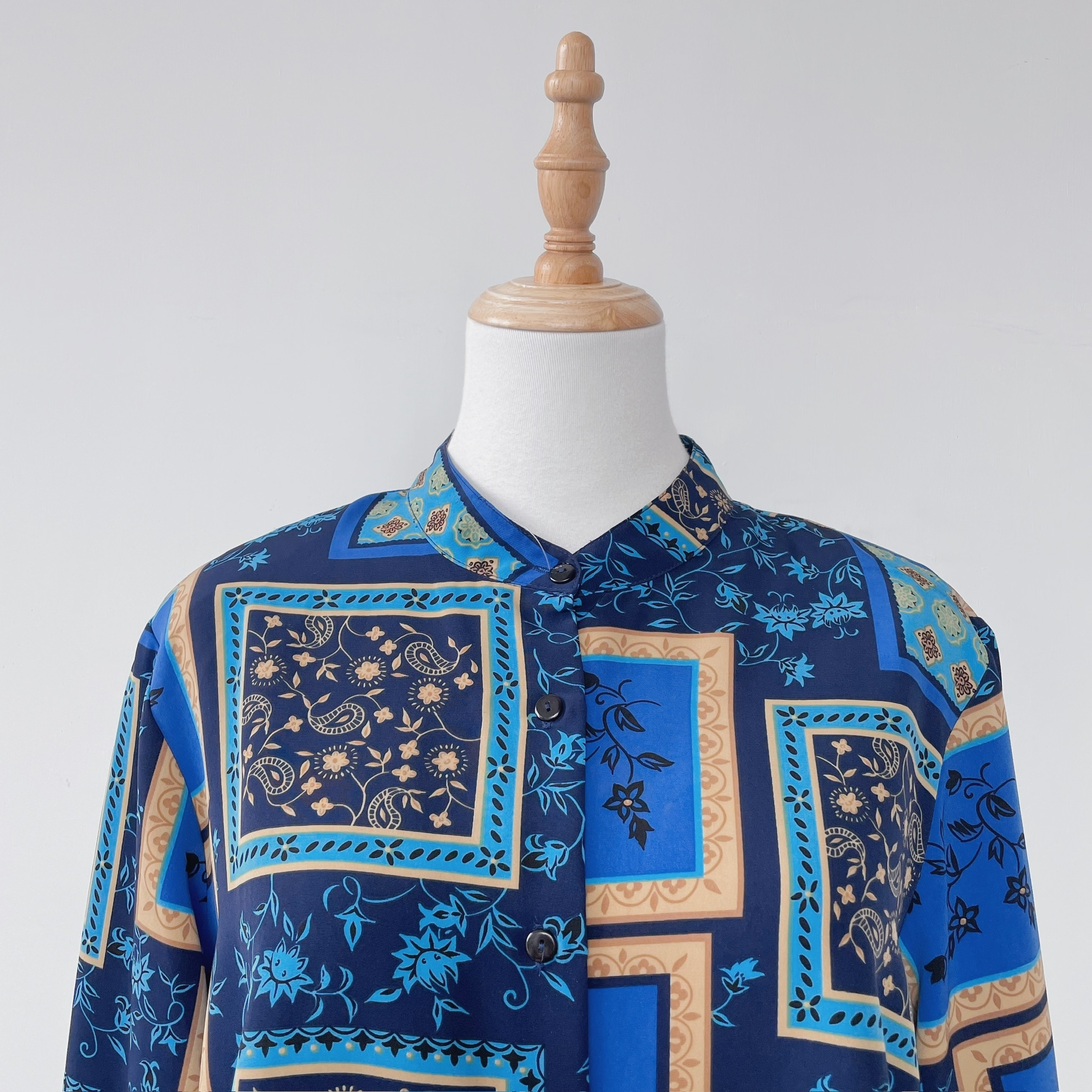 海藍刺繡絲巾拼布古着上衣