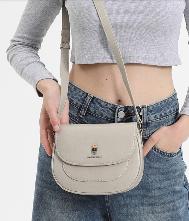 磁吸釦馬鞍斜背包-四色(RA24-P790)黑現貨