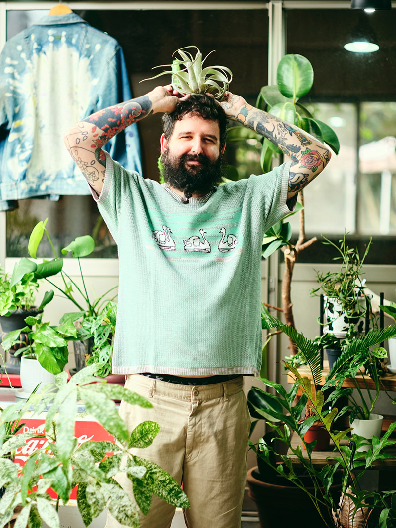 Racing Swan Boat Short-sleeve Top- Green