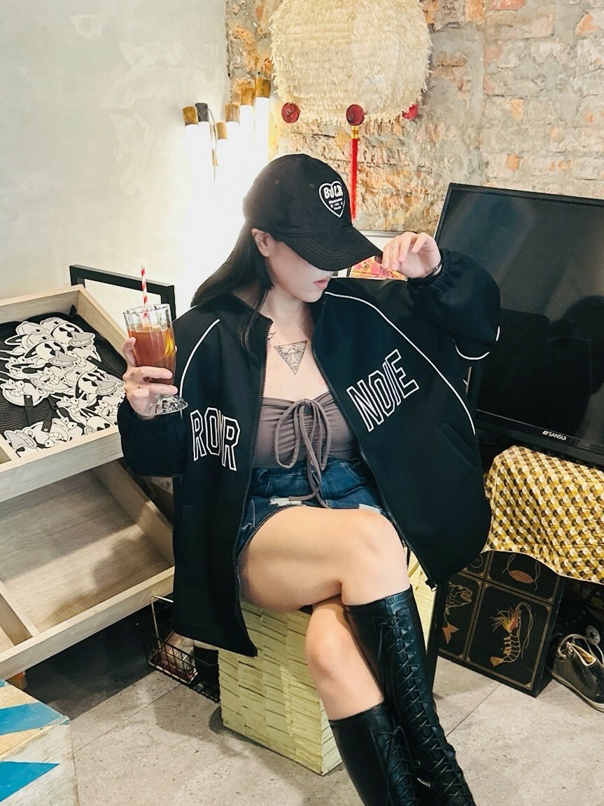 大字母挺版男友運動立領外