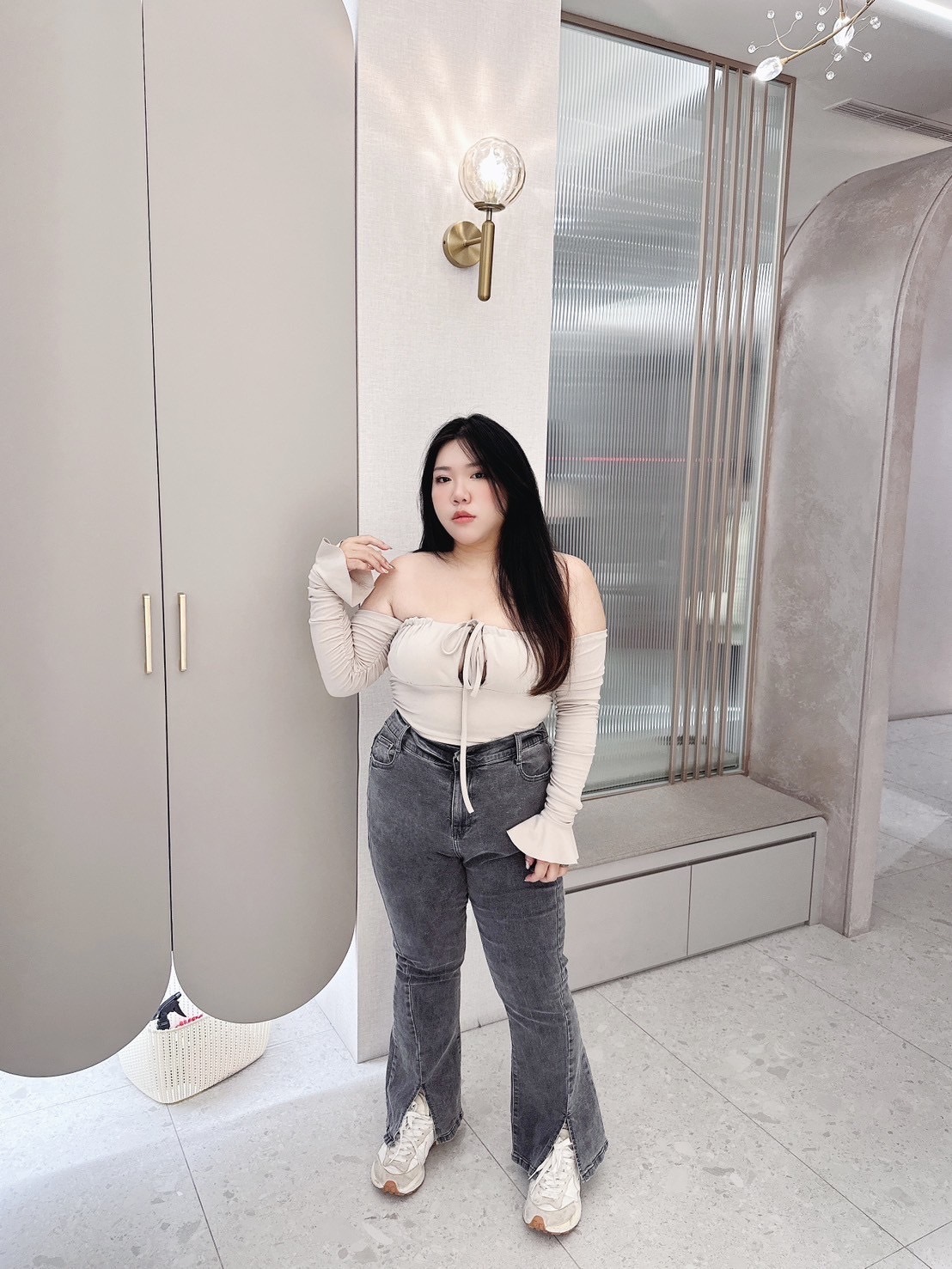 神剪裁開衩修身喇叭褲