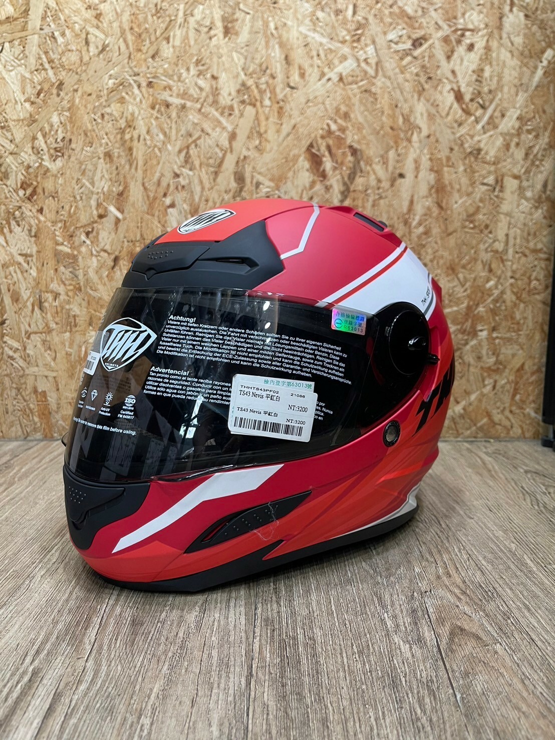 THH |  TS-43A+ NEVIS Matte Red/White