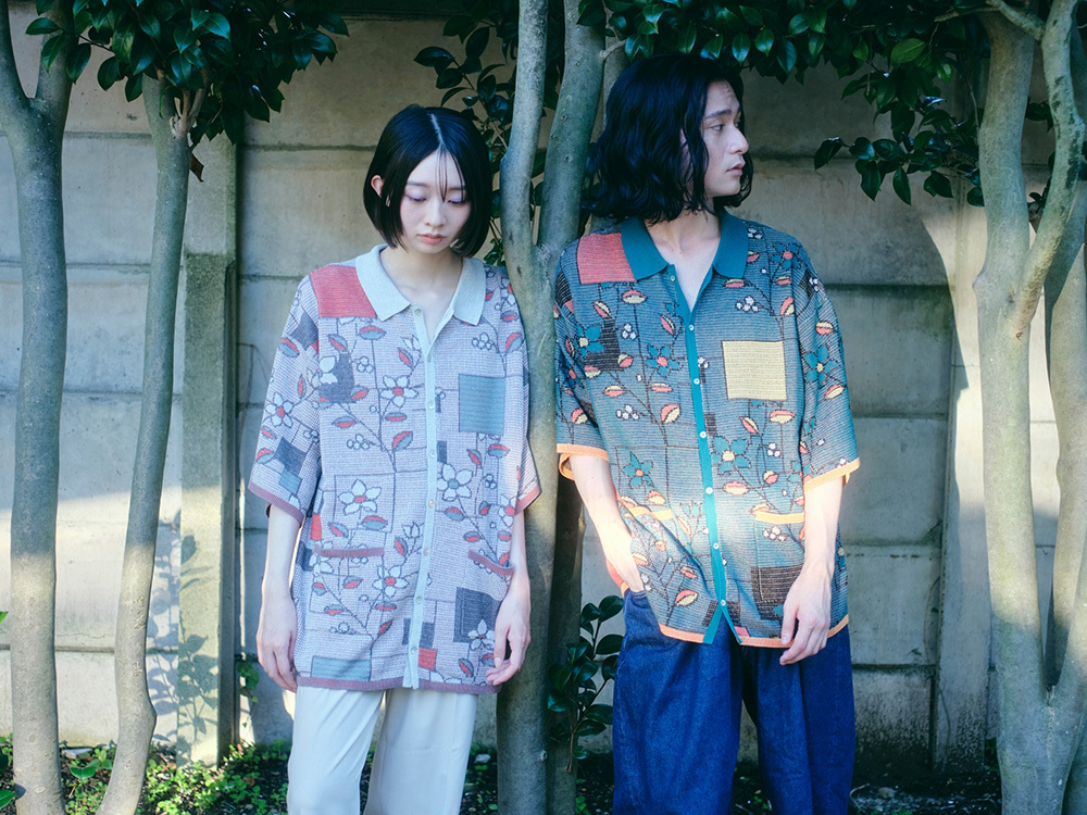 Flowers on the Shopwindows Knit Shirt Beige
