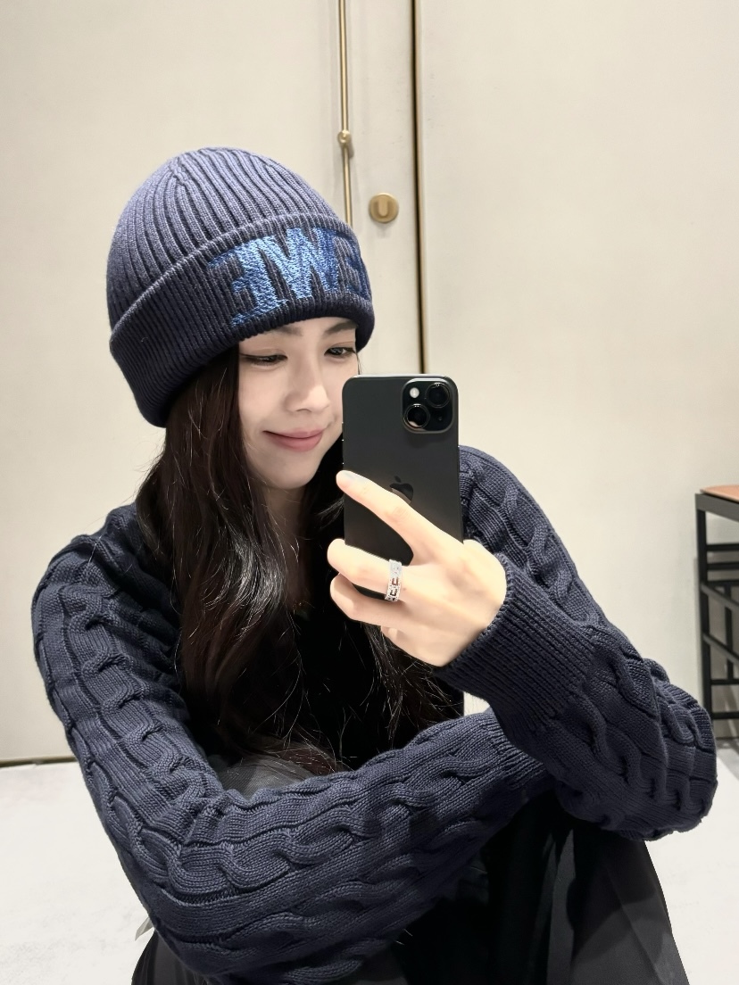 [六色可選] LOEWE 羊毛冷帽