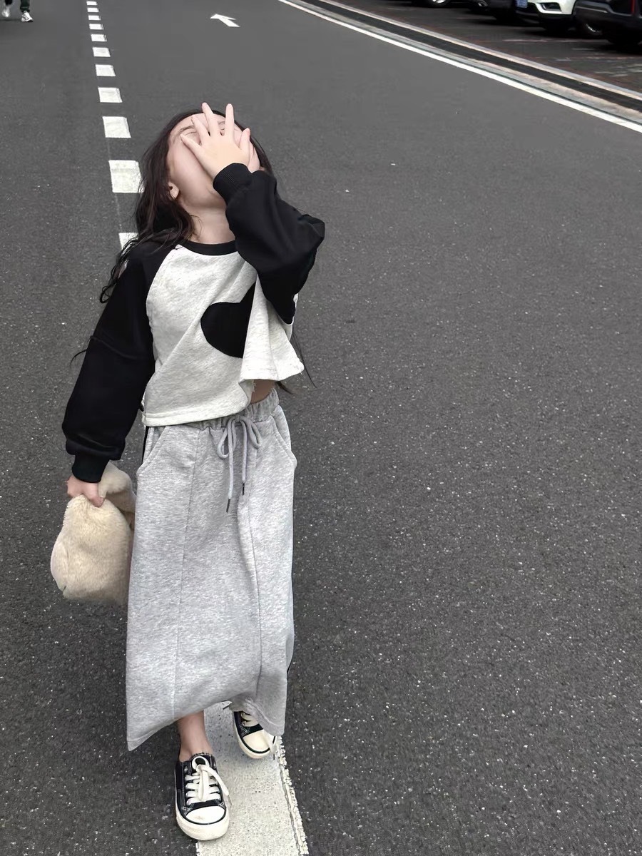 黑色愛心拼袖上衣