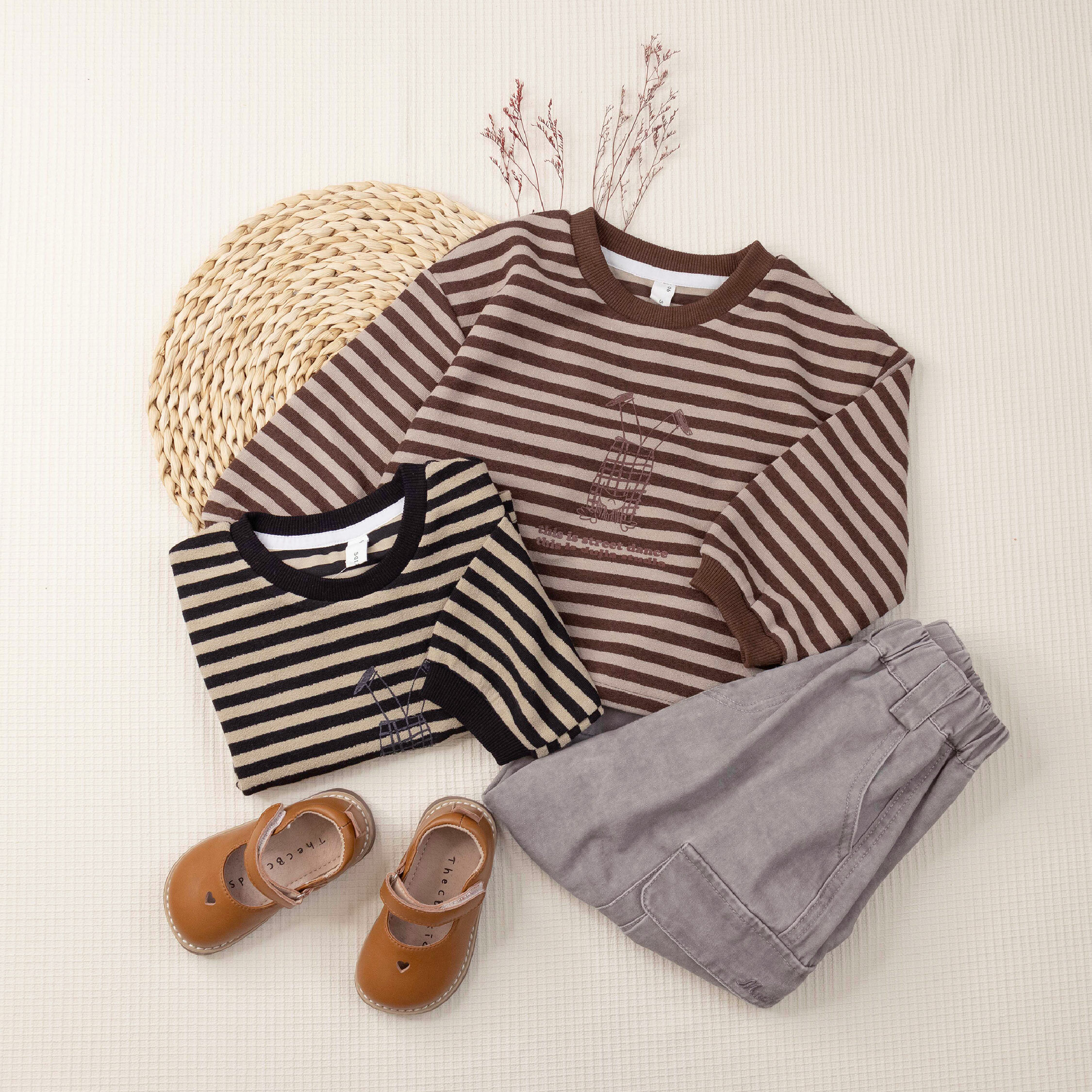 【H45103】童趣手繪倒立男孩條紋上衣