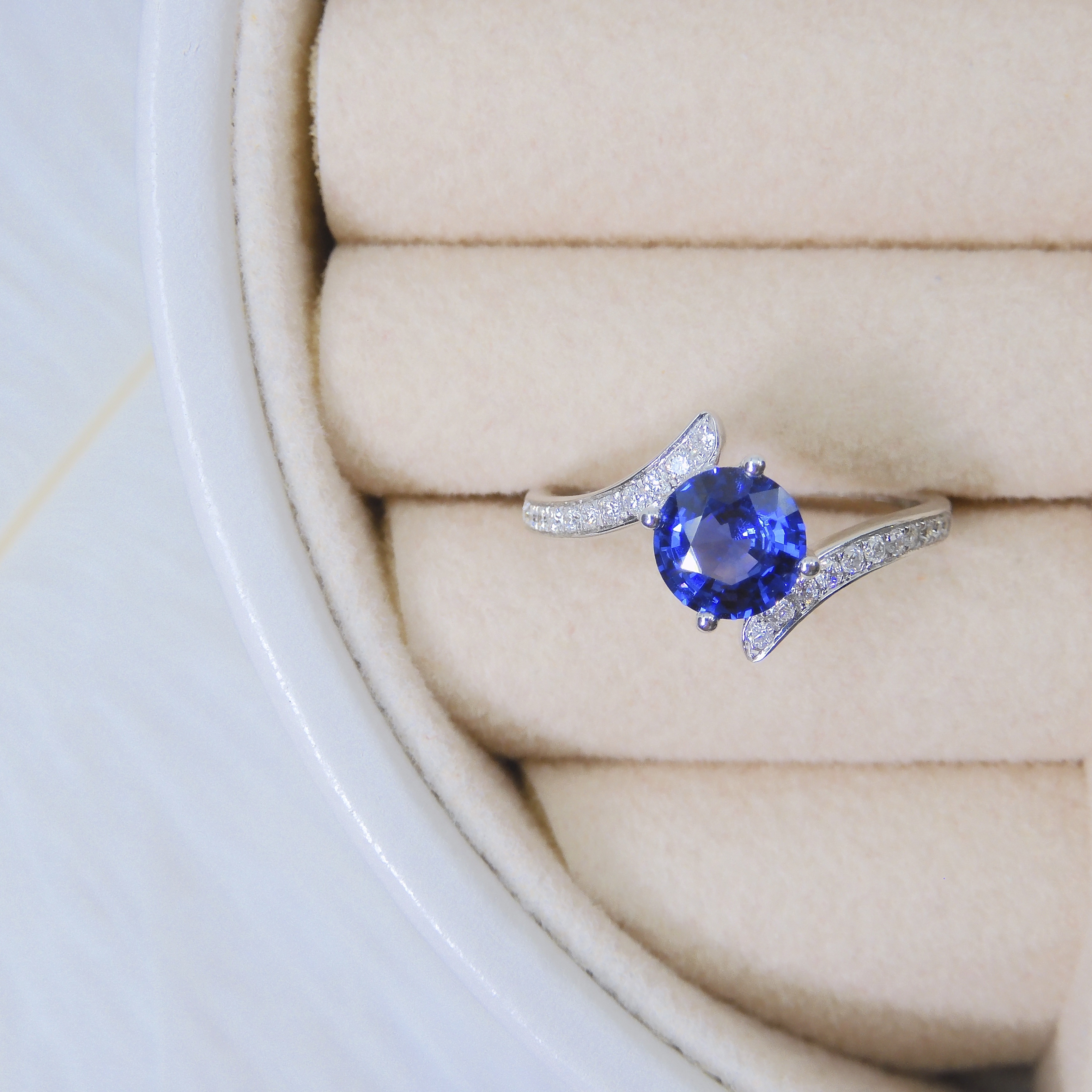 18K金 0.97ct 藍寶石戒指 (配證書)