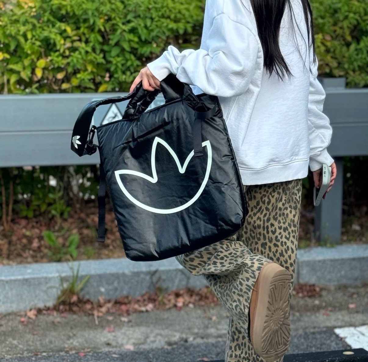 Adidas Originals 塗鴉三葉草手提包 蓬鬆感 肩背包 puffy 亮面 JW1714 JW1715(任買兩件711免運)/預購