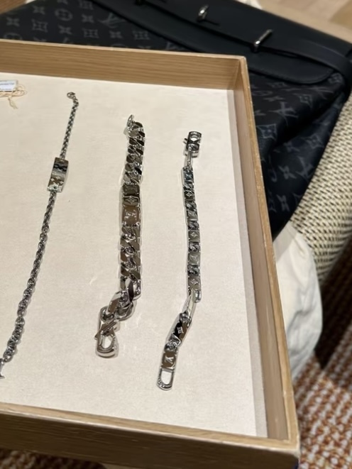 LOUIS VUITTON LV LV Monogram 綁帶手鏈