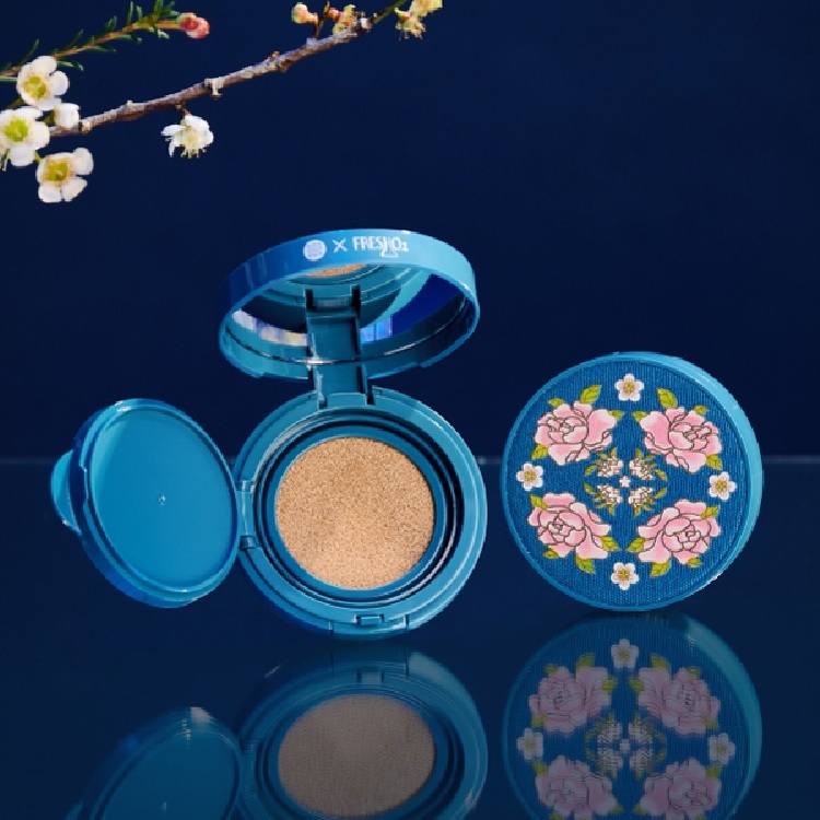 NPM Collection Treasured Palace Museum Porcelain Painted Enamels  Collaboration Series: Enamel Floral Porcelain Skin Cushion Compact