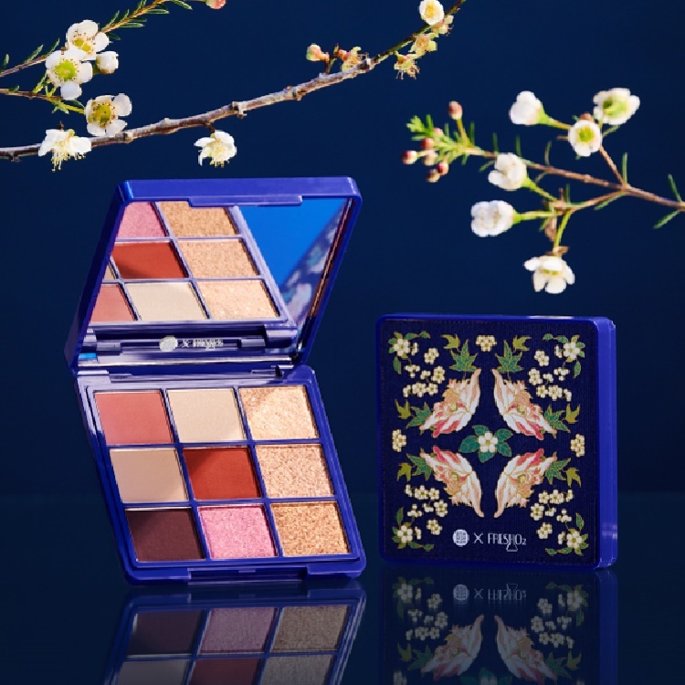 NPM Collection Treasured Palace Museum Porcelain Daya Zhai Collaboration Series:Purple-ground and bird-and-flower motif 9 shade eyeshadow palette