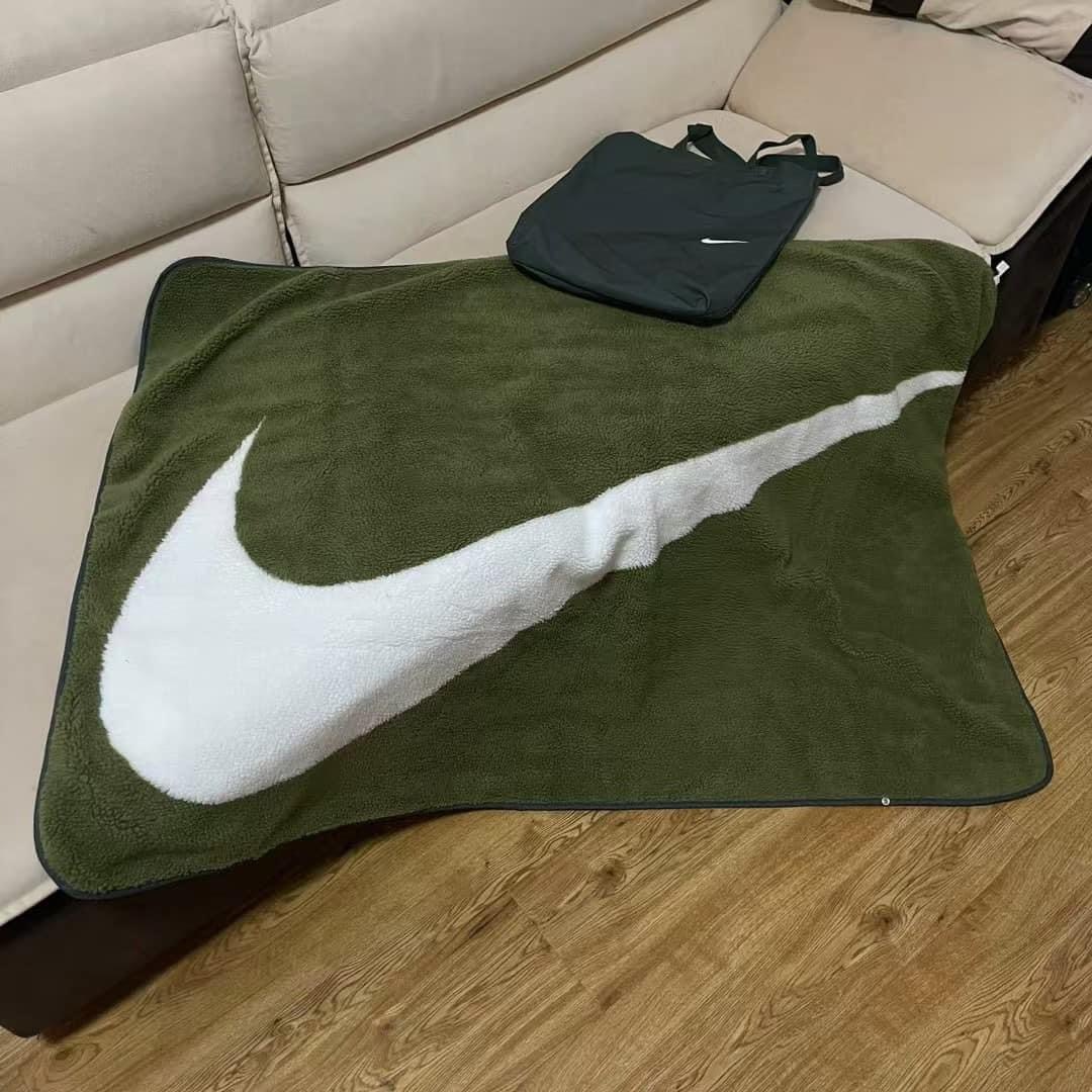 <快速出貨>國外限定 Nike swoosh 勾勾 毛毯 橄欖綠 附贈小提袋