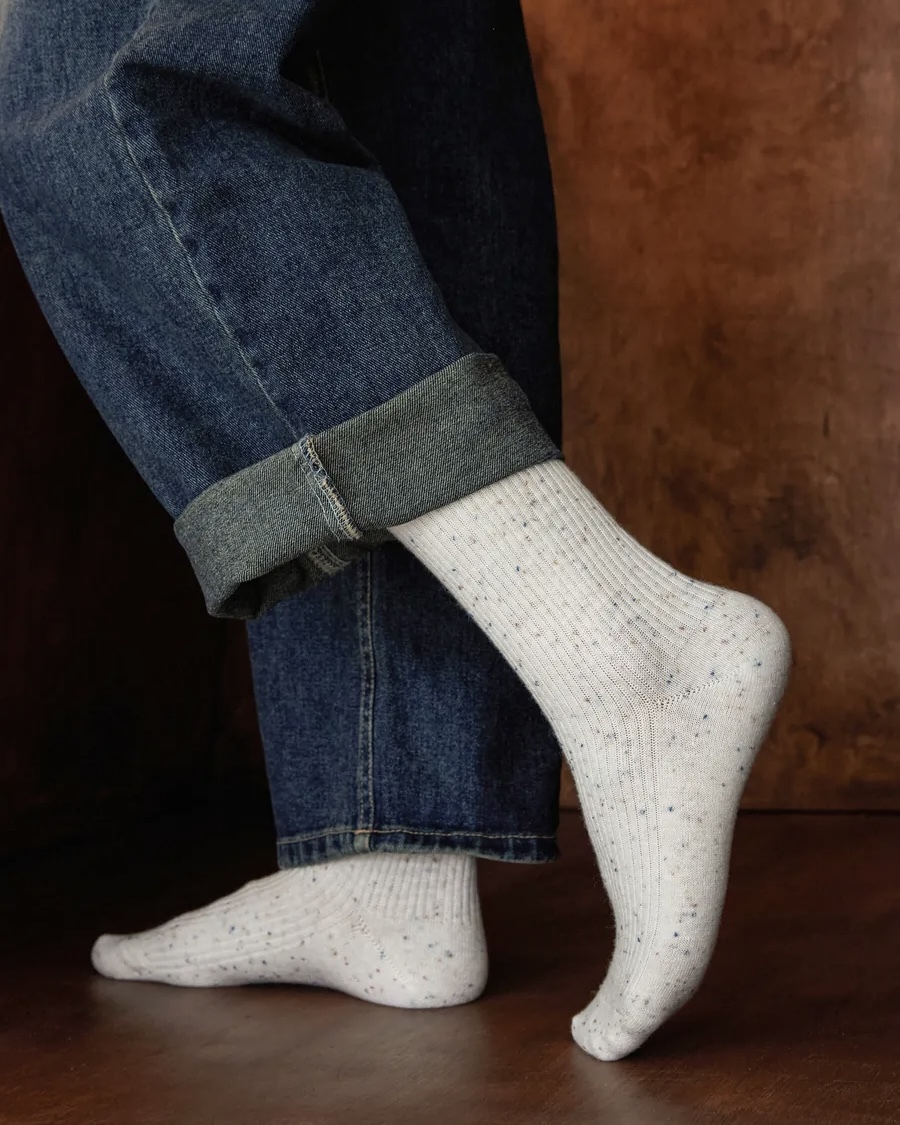 #228AA057 若隱若現，彩色混點中襪 • Wool 8%