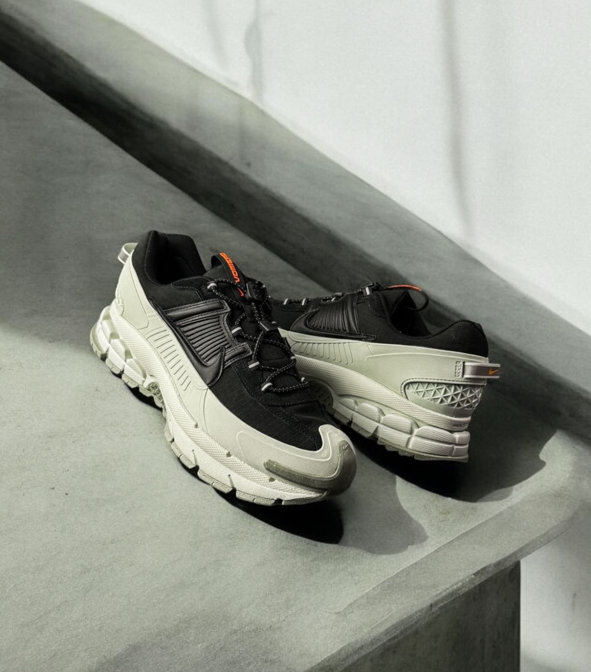 Nike Zoom Vomero Roam 白黑色 海鹽白 防潑水 戶外風 慢跑鞋 HV5951-100 FV2295-001/預購