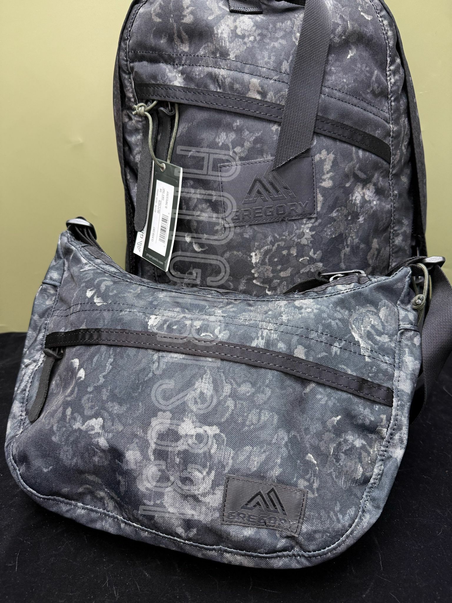 Gregory day pack black tapestry + Gregory satchel s black tapestry