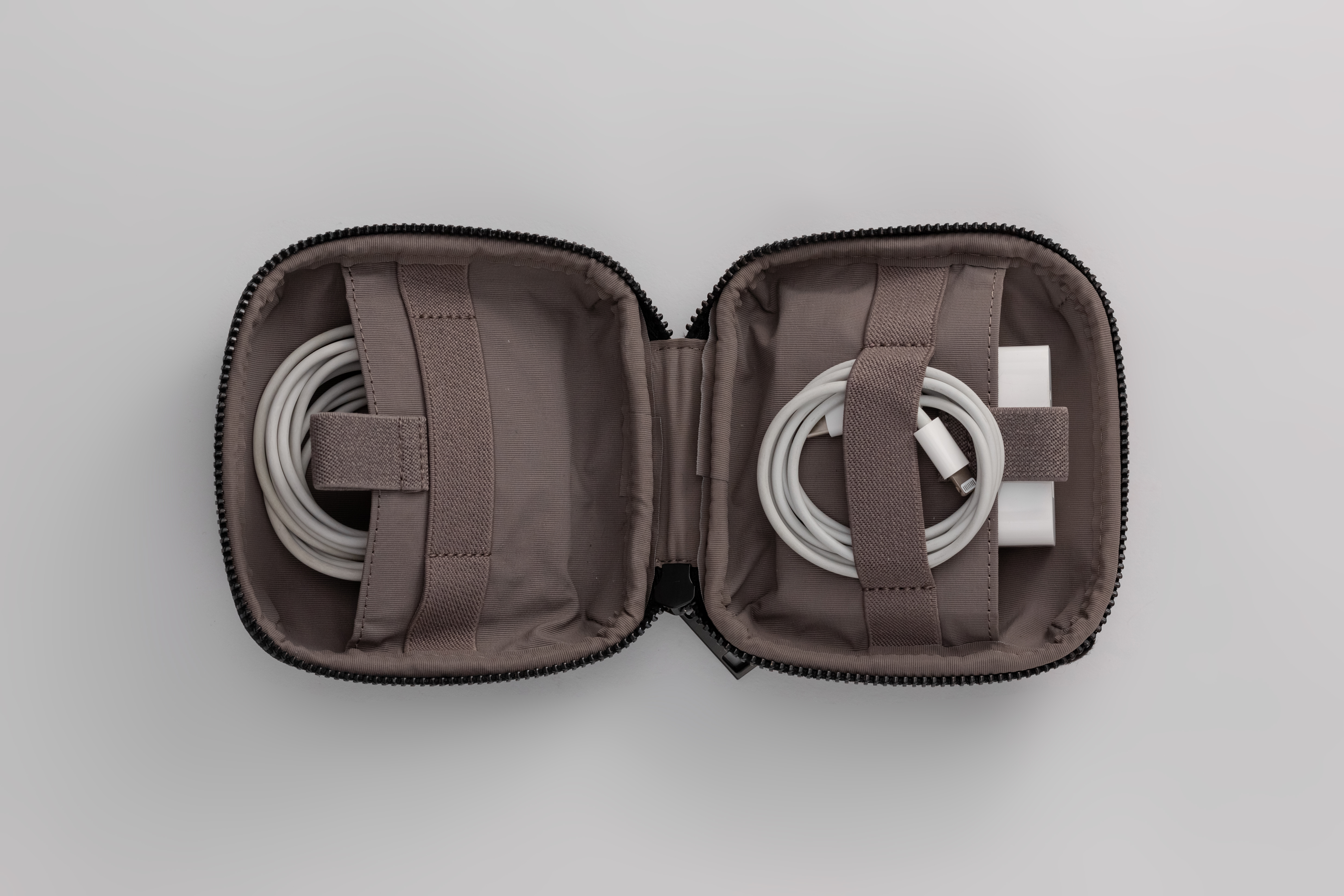 皮革3C配件收納包 - 碳黑 S