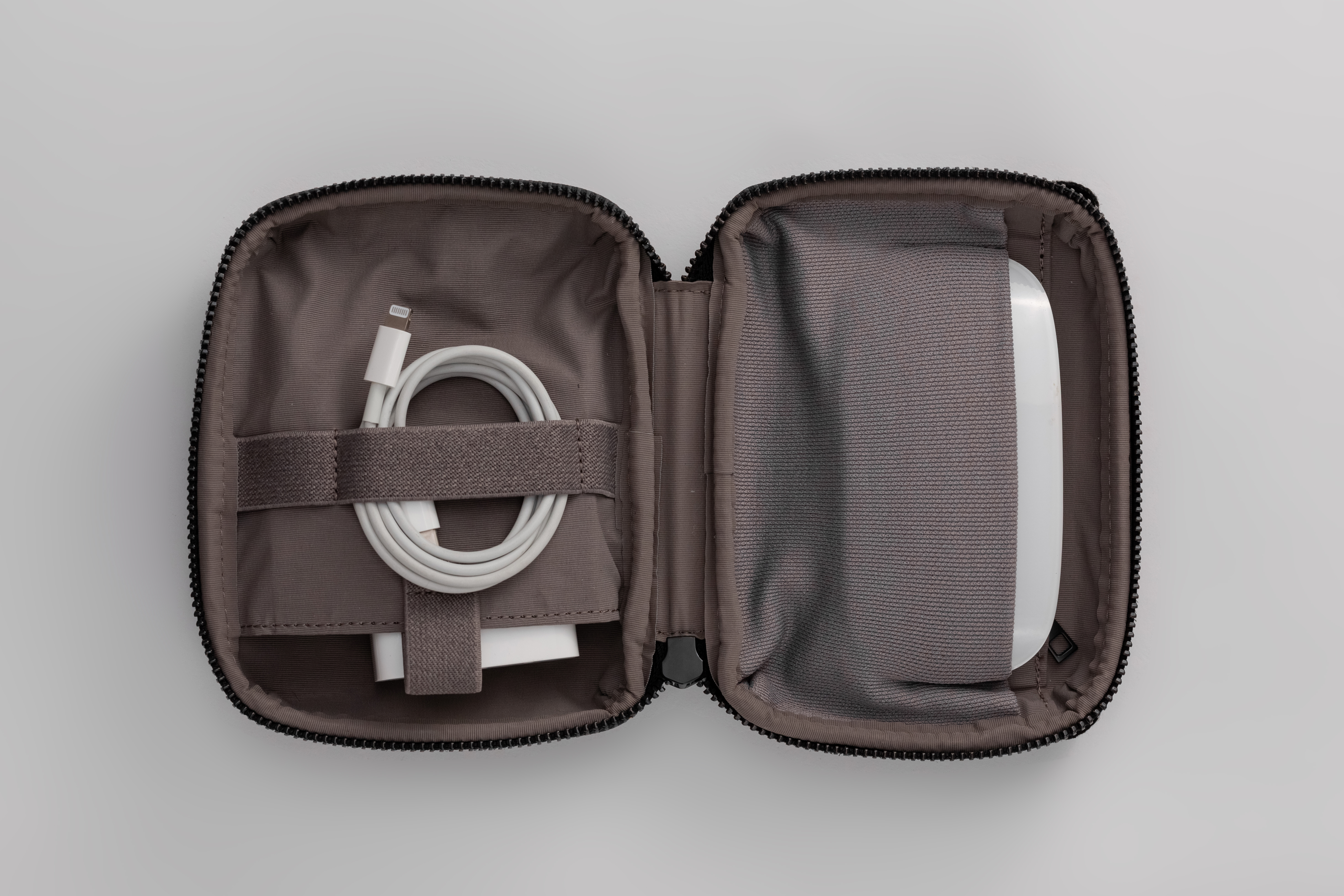 皮革3C配件收納包 - 碳黑 M