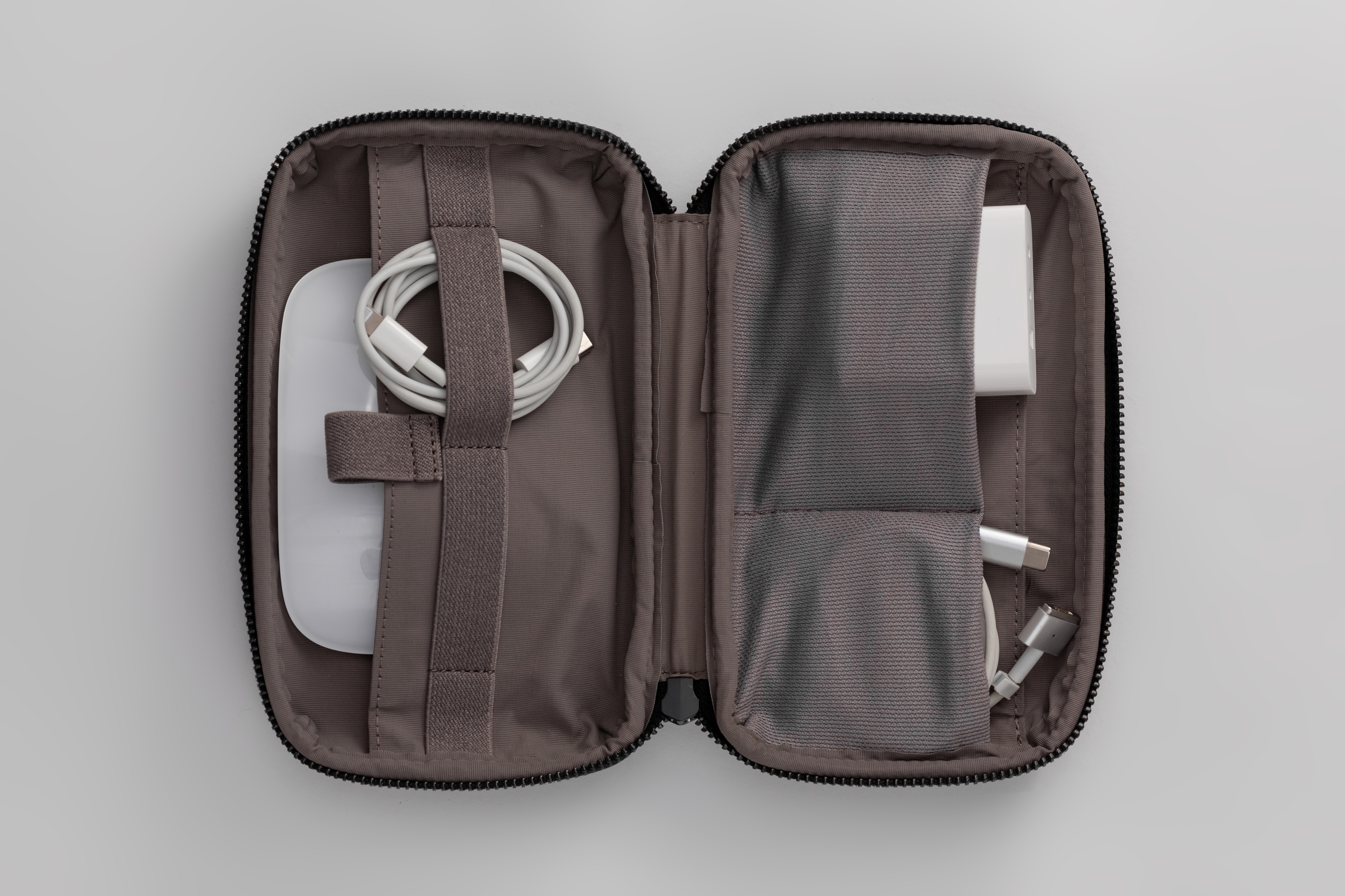 皮革3C配件收納包 - 碳黑 L